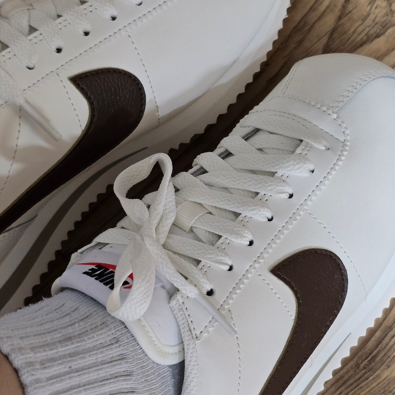 (W) Nike Cortez Sail Cacao Wow 착용 스타일