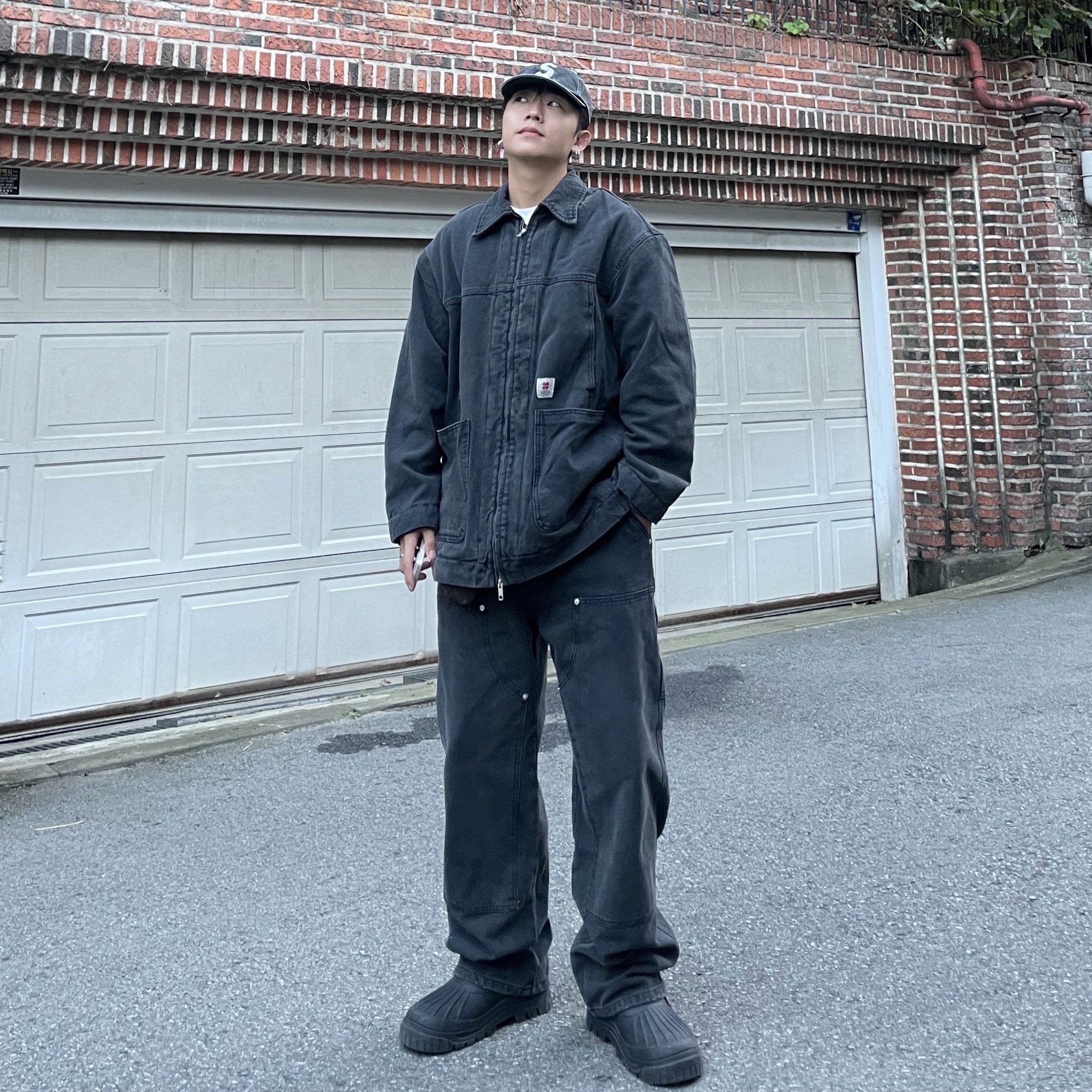 Supreme Pigment Canvas S Logo 6-Panel Black - 23SS 착용 스타일 - 1