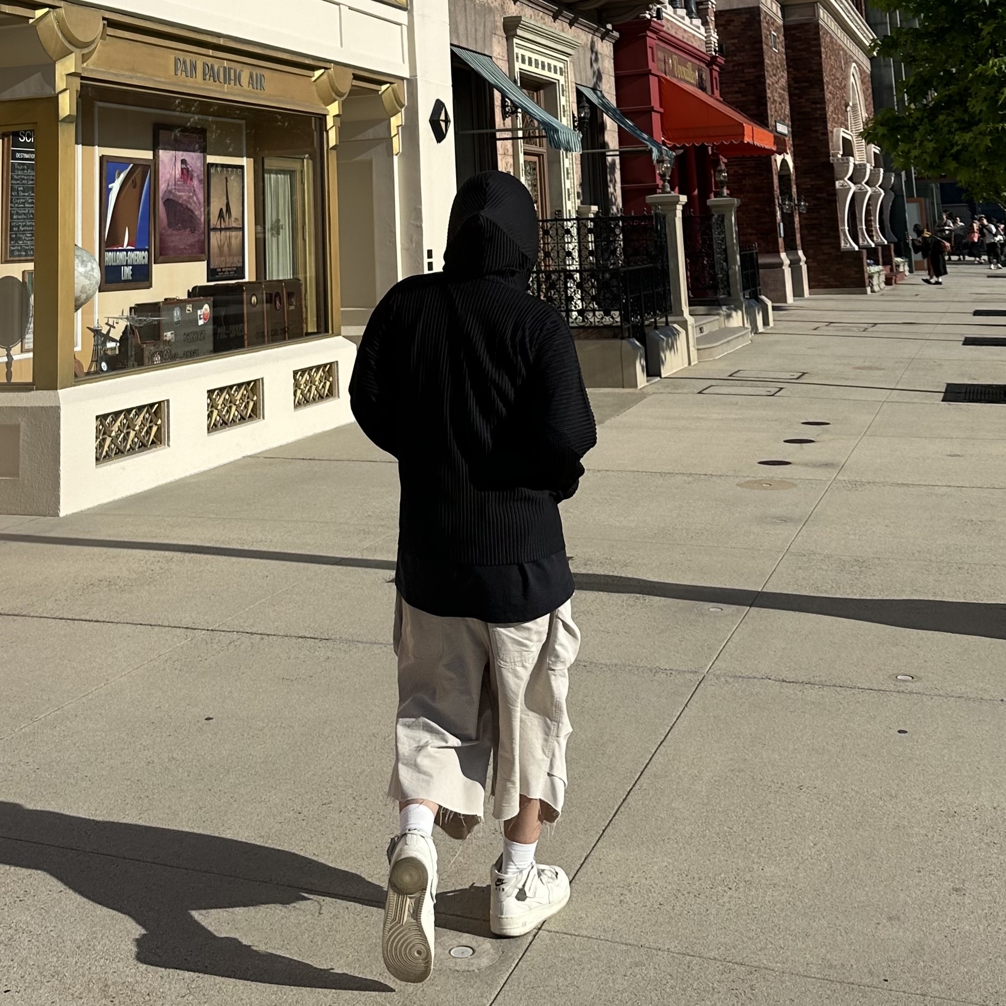 Homme Plisse Issey Miyake MC August Hoodie Black, Nike x Comme des Garcons Homme Plus Air Force Mid White 착용 스타일 - 1