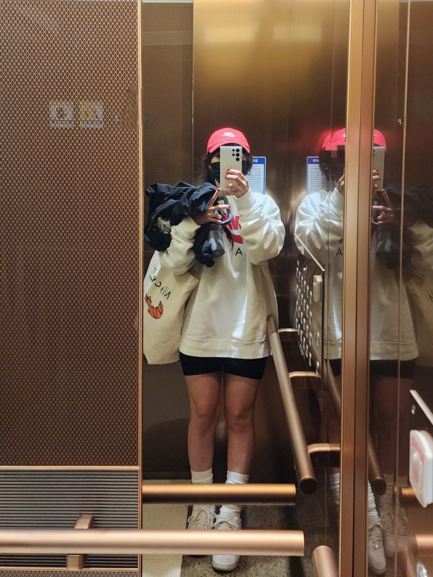 Nike Heritage 86 Futura Washed Cap University Red, Nike Air Force 1 '07 Low White 착용 스타일