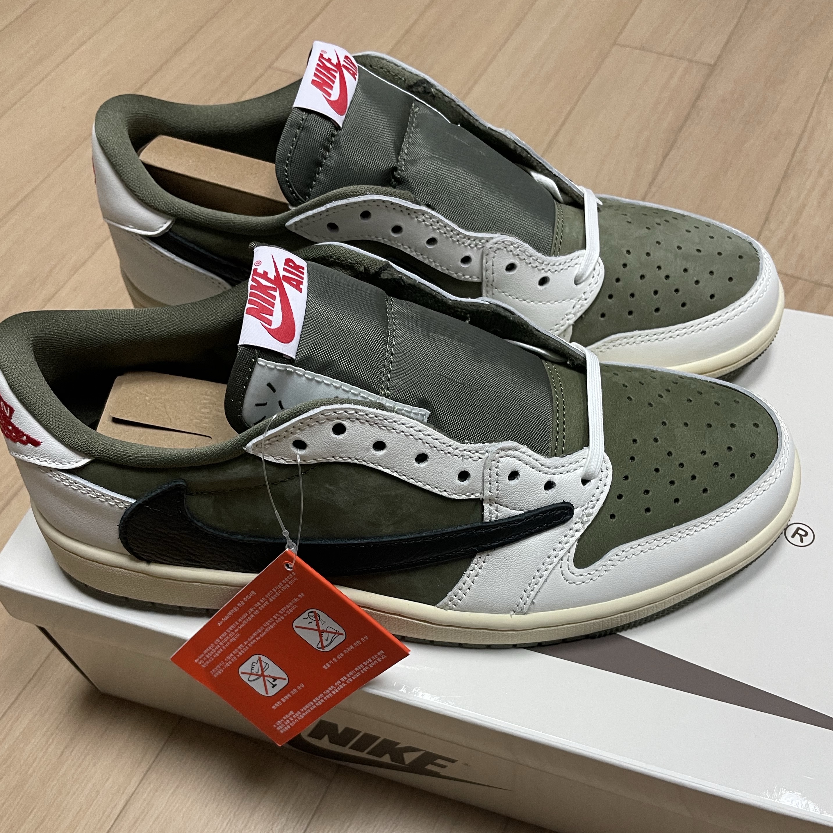 Jordan 1 x Travis Scott Retro Low OG SP Reverse Olive 착용 스타일