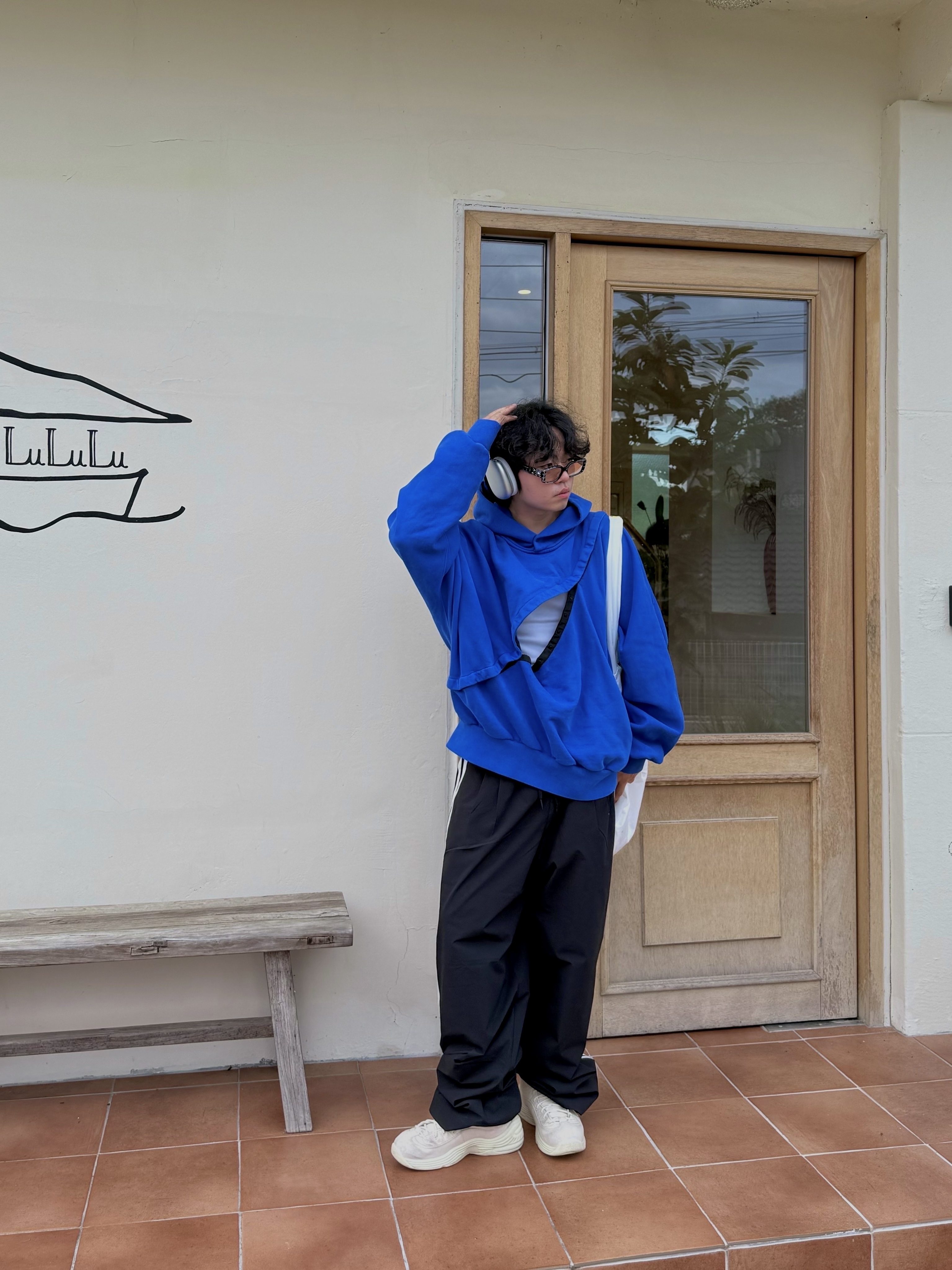 Nonnod x Shinsegae BAYC #8446 2-Piece Cropped Hoodie Washed Blue, Apple AirPods Max Lightning Silver (Korean Ver.) 착용 스타일 - 1