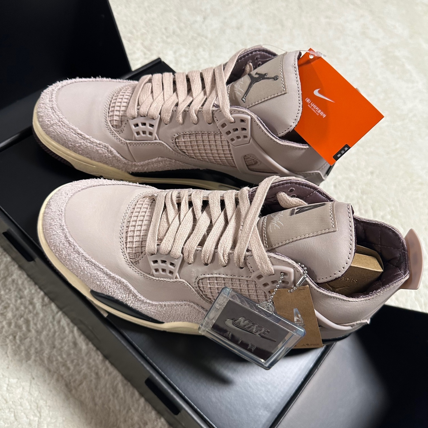 (W) Jordan 4 x A Ma Maniere Retro OG SP W.Y.W.S. 착용 스타일 - 3