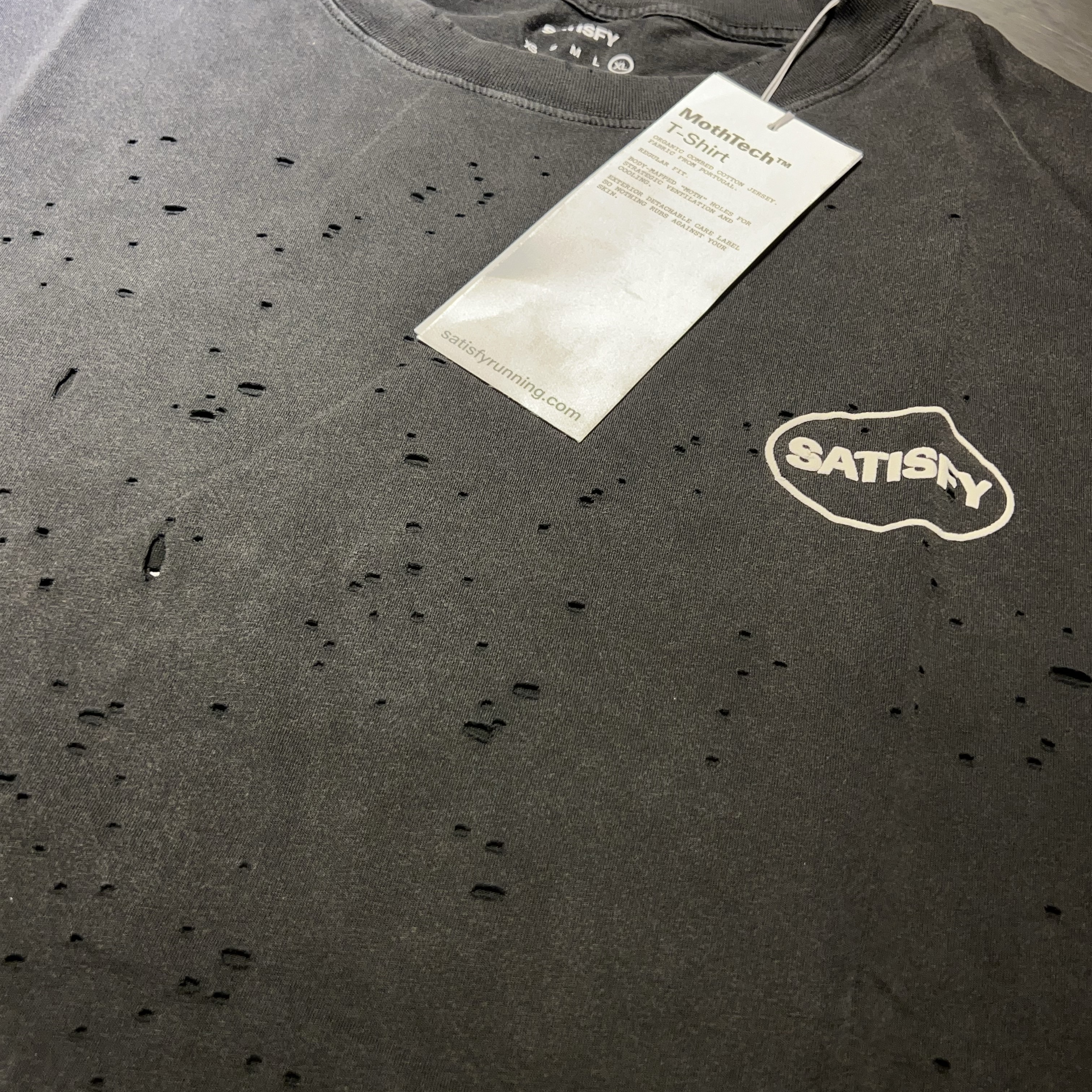 Satisfy Mothtech T-Shirt Aged Black 착용 스타일 - 2