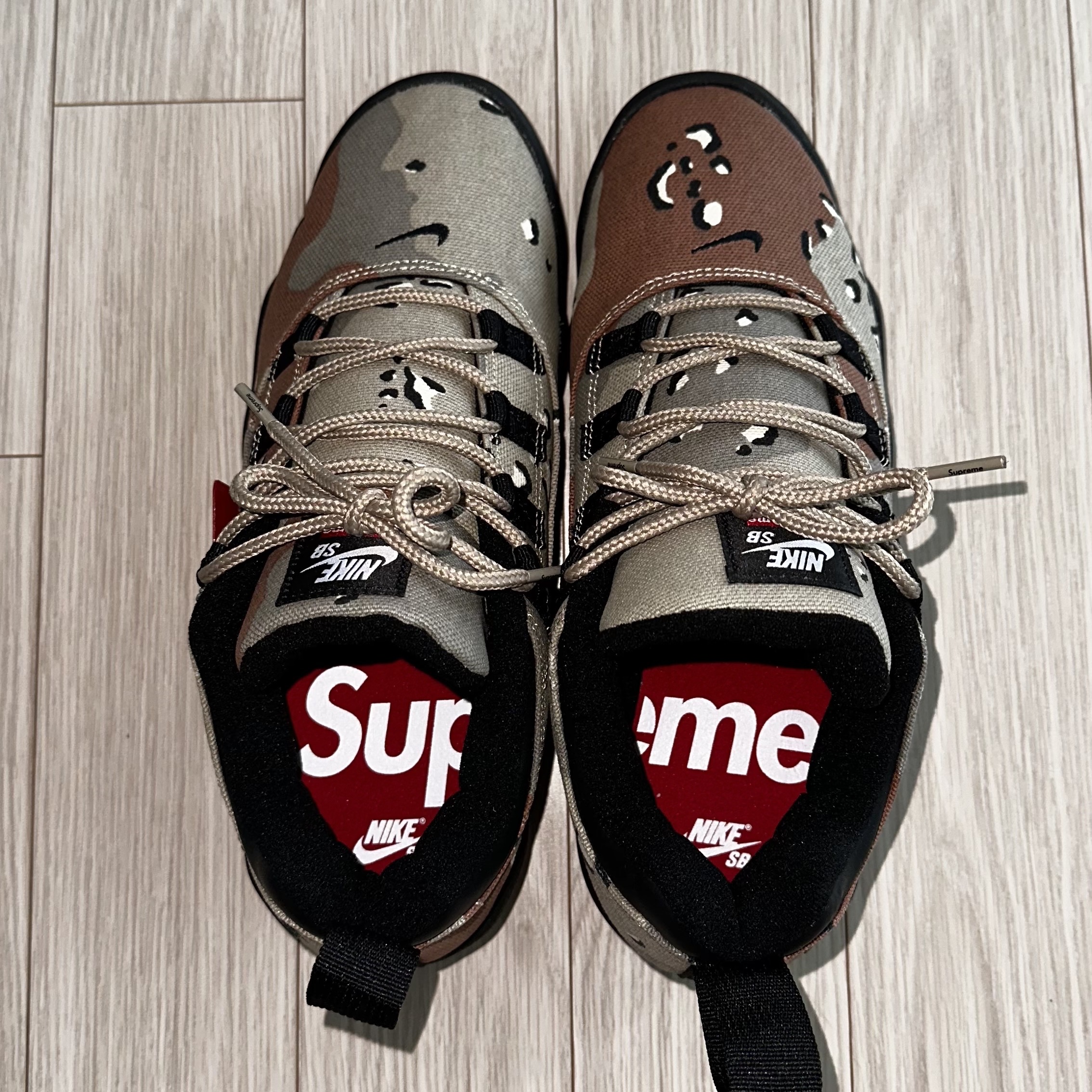 Nike x Supreme SB Darwin Low Desert Camo 착용 스타일 - 3