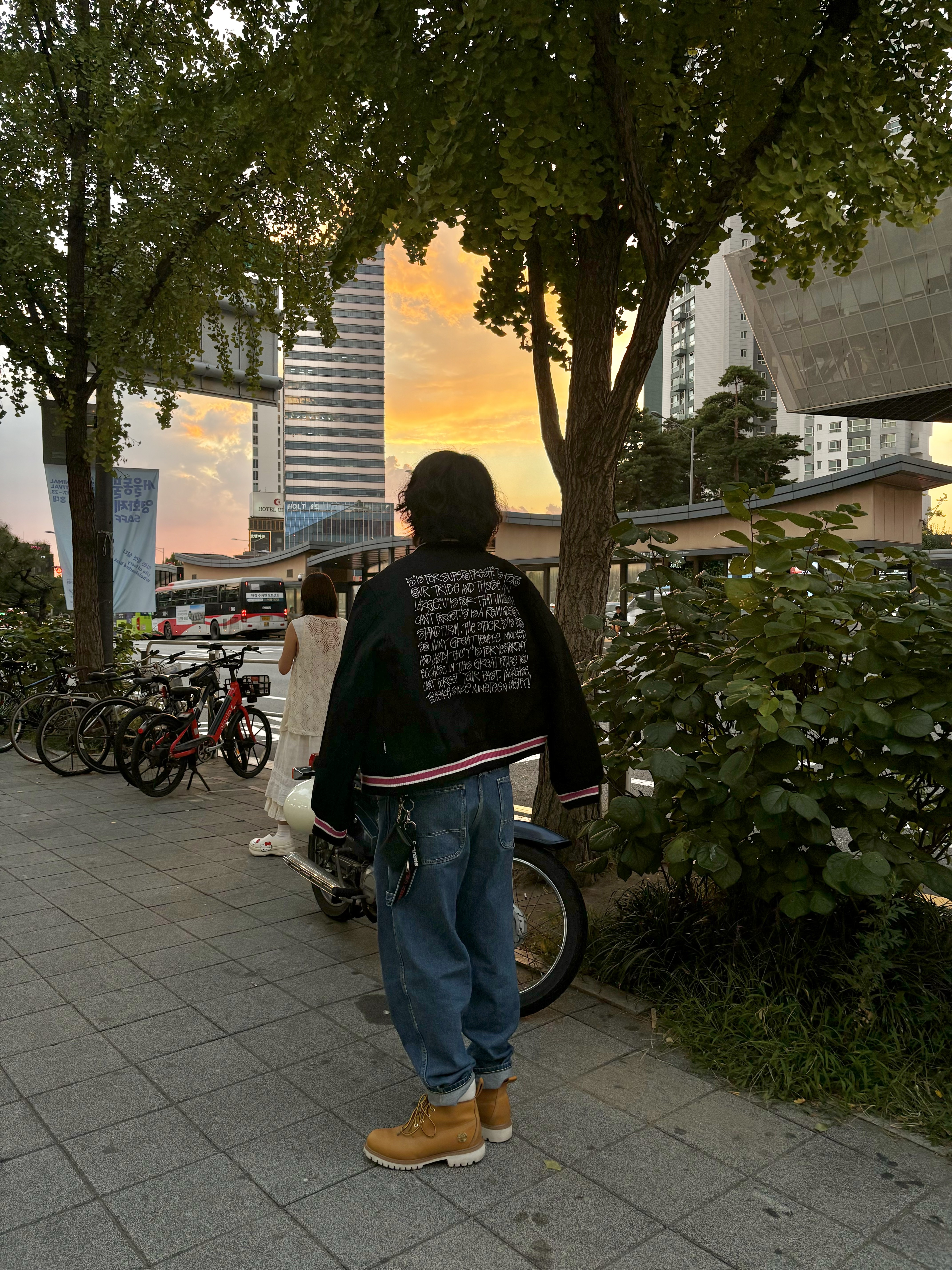 Stussy S Talk Melton Varsity Jacket Black, Timberland x Stussy 6 Inch Zip Boot Wheat - Medium 착용 스타일 - 1