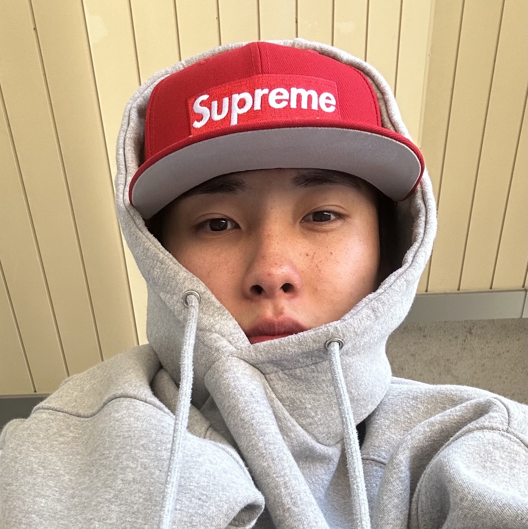 Supreme Undisputed Box Logo New Era Red - 21FW 착용 스타일 - 1