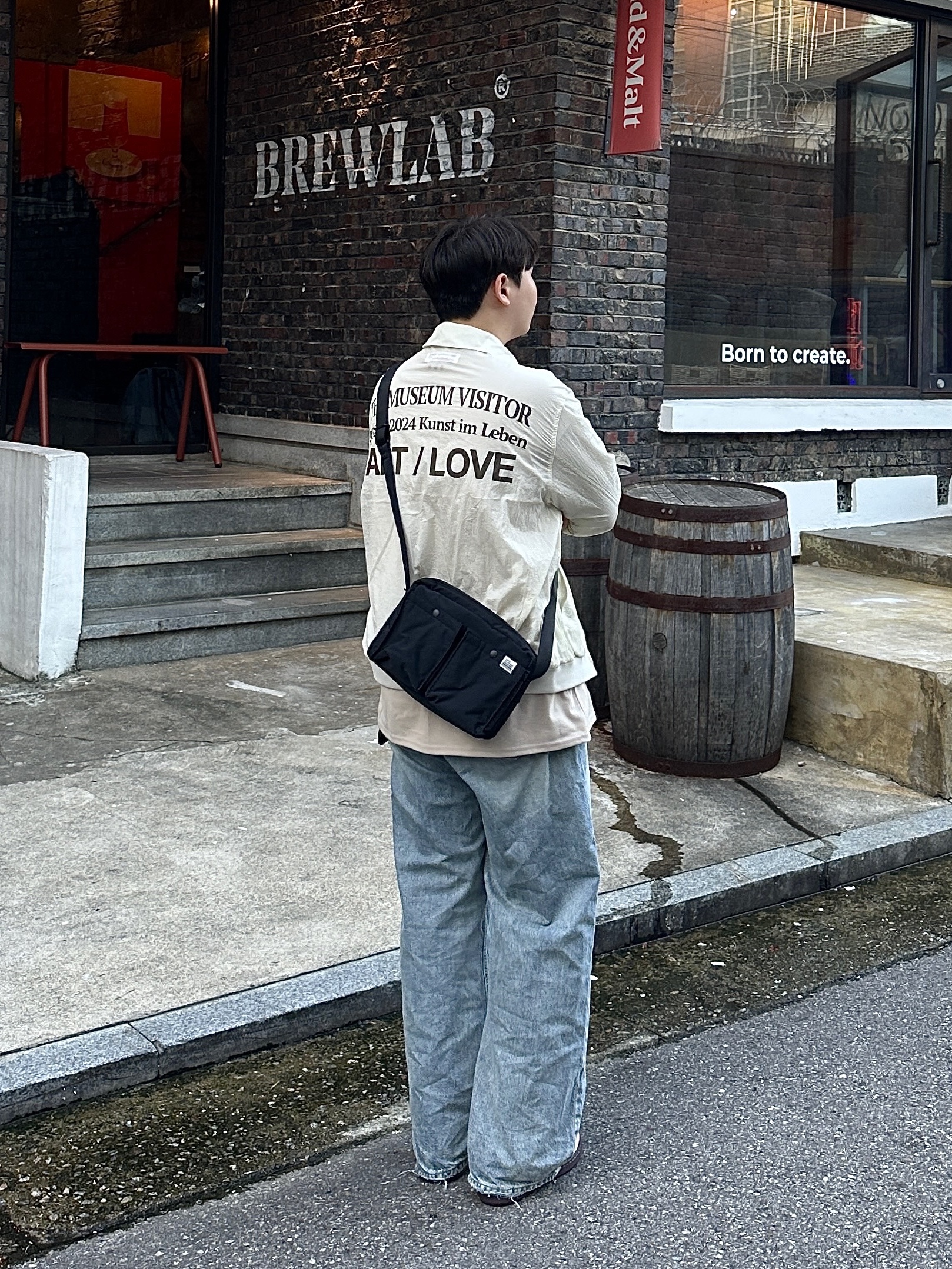The Museum Visitor 2023 - 2024 Art Love Curved Zipper Windbreaker Ivory, Adidas x Brain Dead Stan Smith Vapour Pink Core Black 착용 스타일 - 3