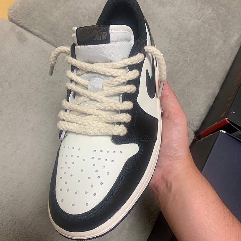 Jordan 1 Retro Low OG Mocha 착용 스타일
