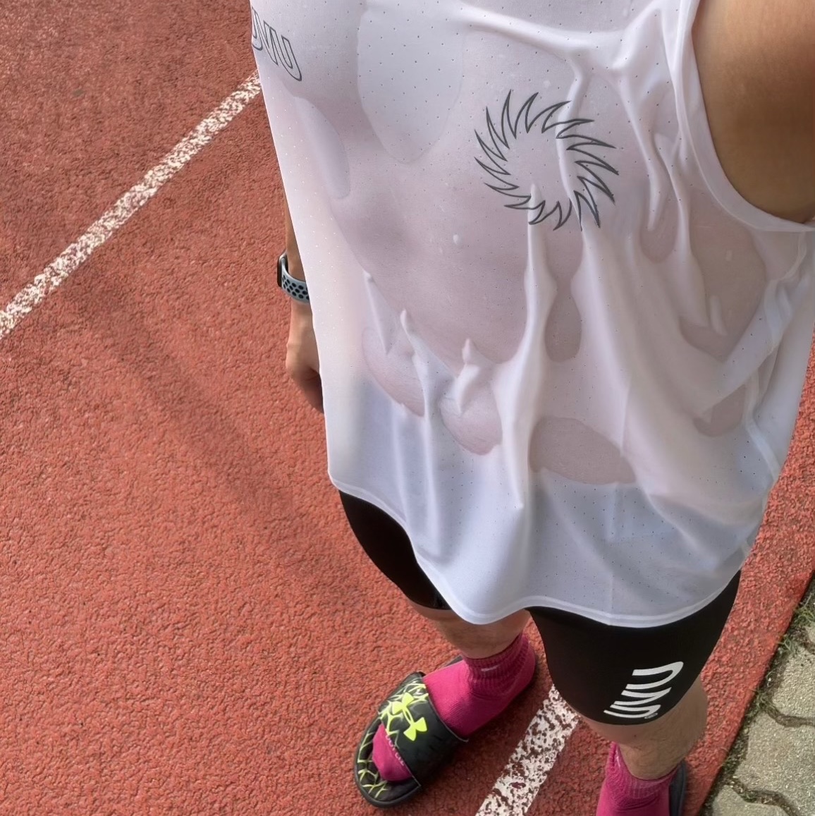 UVU Half Tights Black, UVU Running Vest White 착용 스타일 - 1