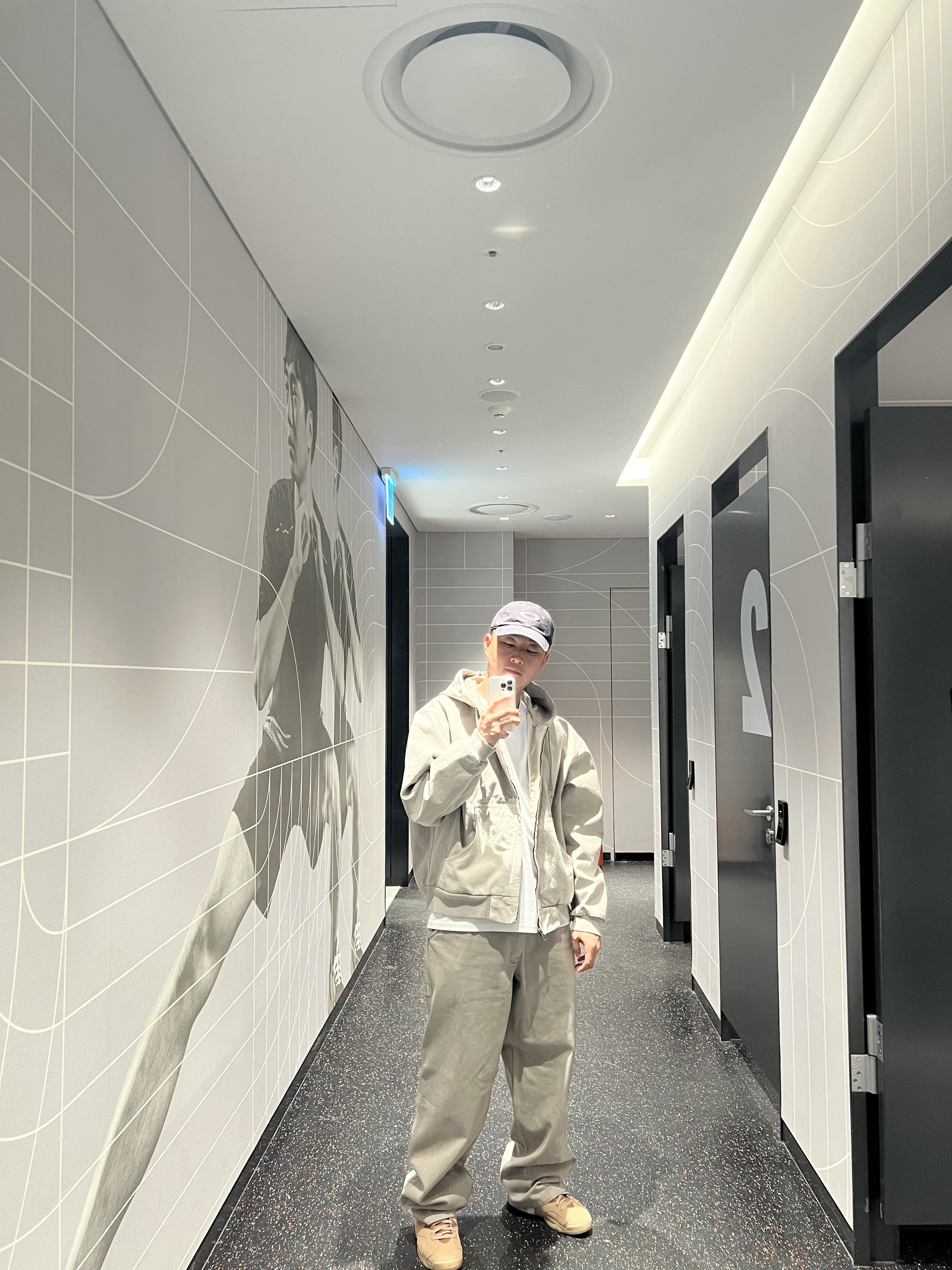 Nike ACG LBR T-Shirt Summit White - Asia, Oakley Remix Dad Hat Blackout 착용 스타일 - 2