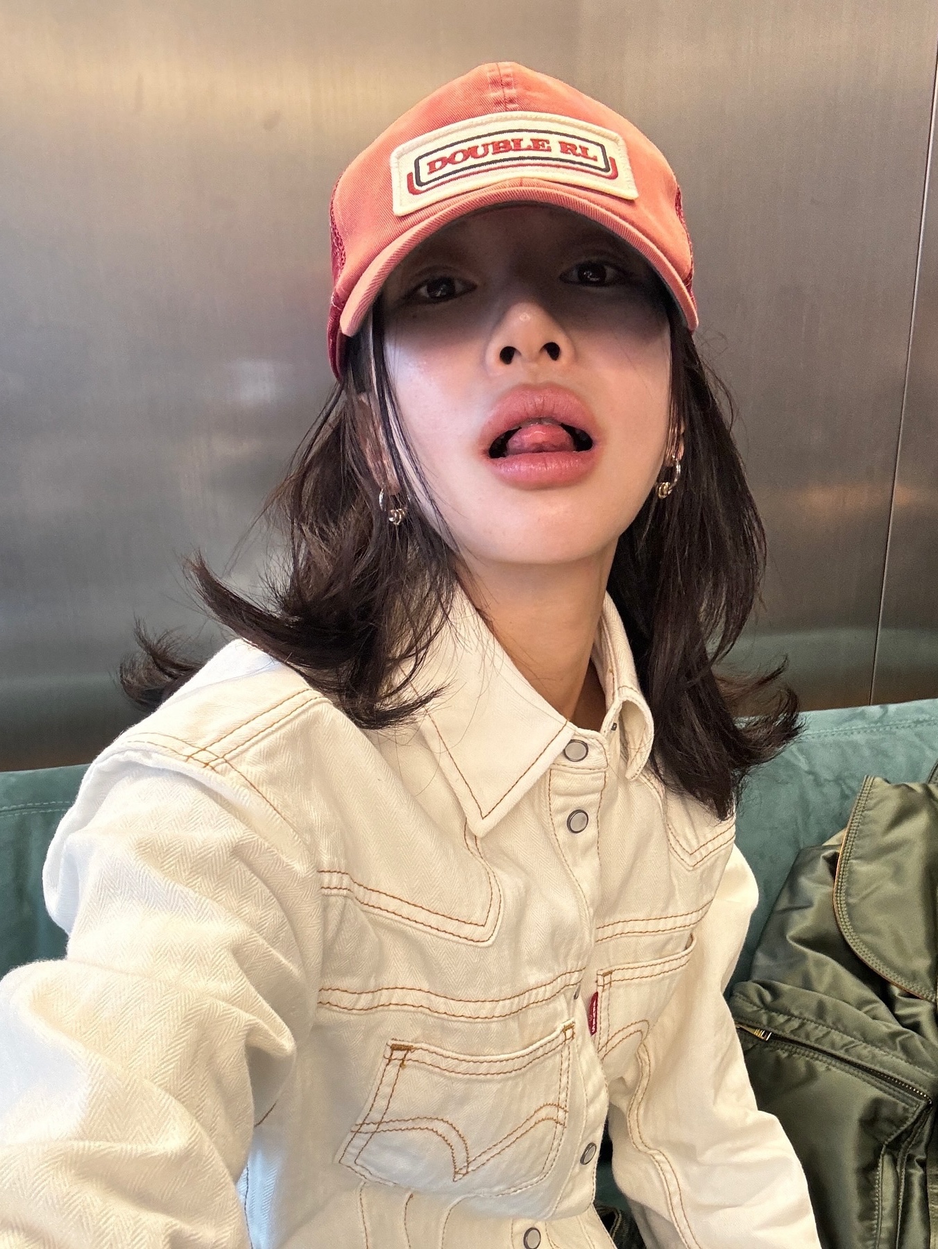 [KREAM 단독] ADSB Andersson Bell x Levi's Women Cinched Blouse Ecru - 24FW 착용 스타일