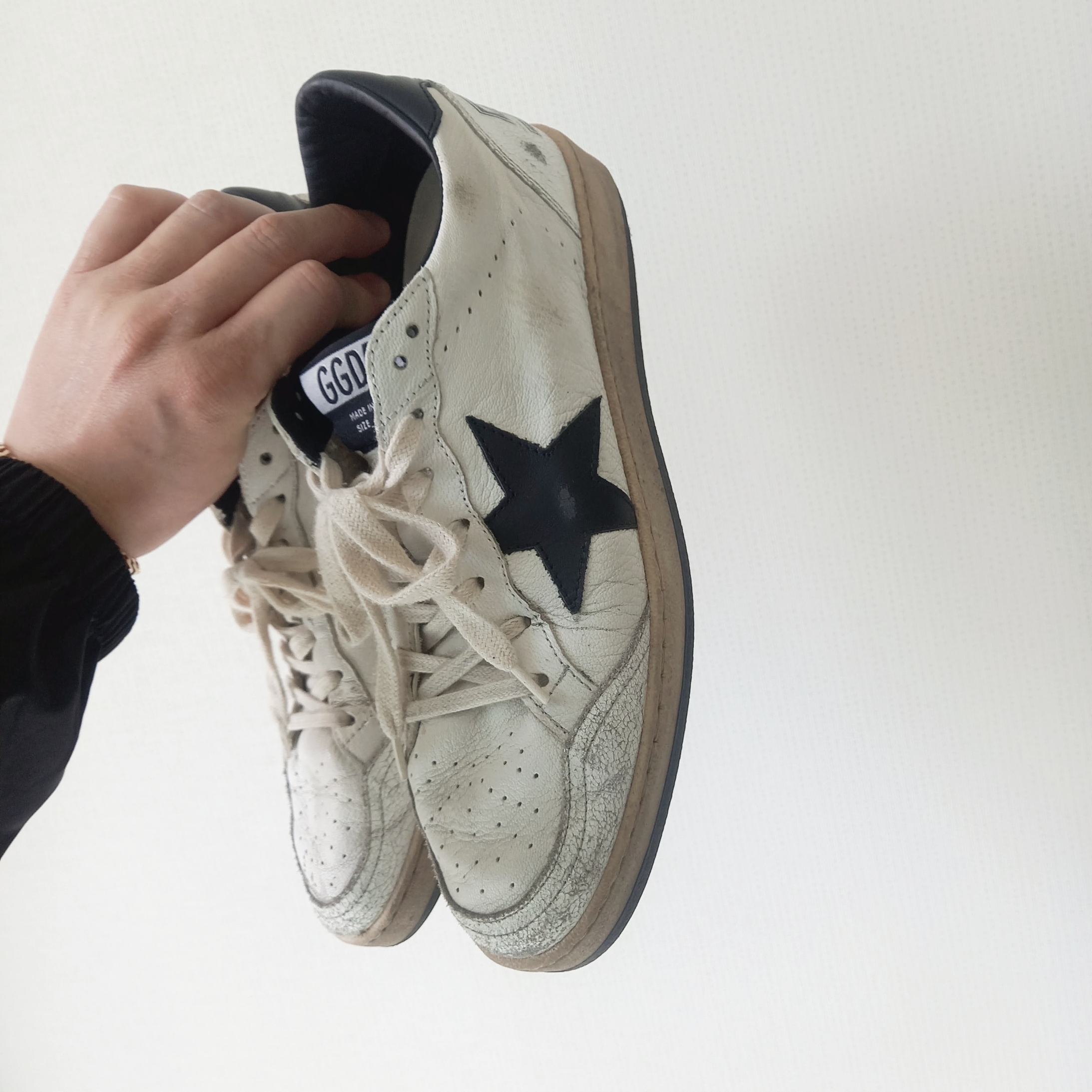 Golden Goose Ball Star White Black Leather Heel Tab Sneakers 착용 스타일 - 5