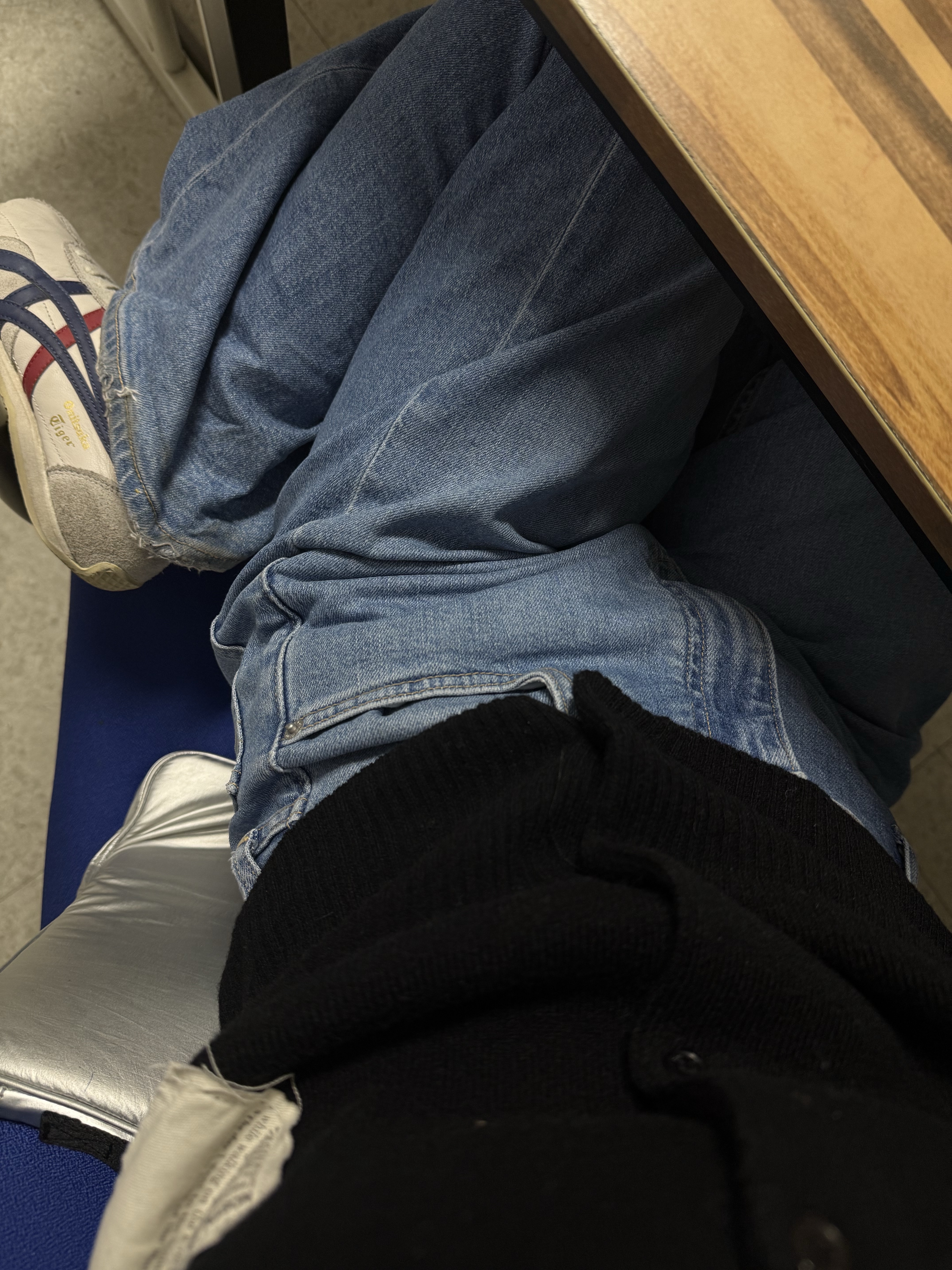 Onitsuka Tiger Runspark Cream Light Blue, (W) Matin Kim Typo Patch Round Cardigan Black 착용 스타일