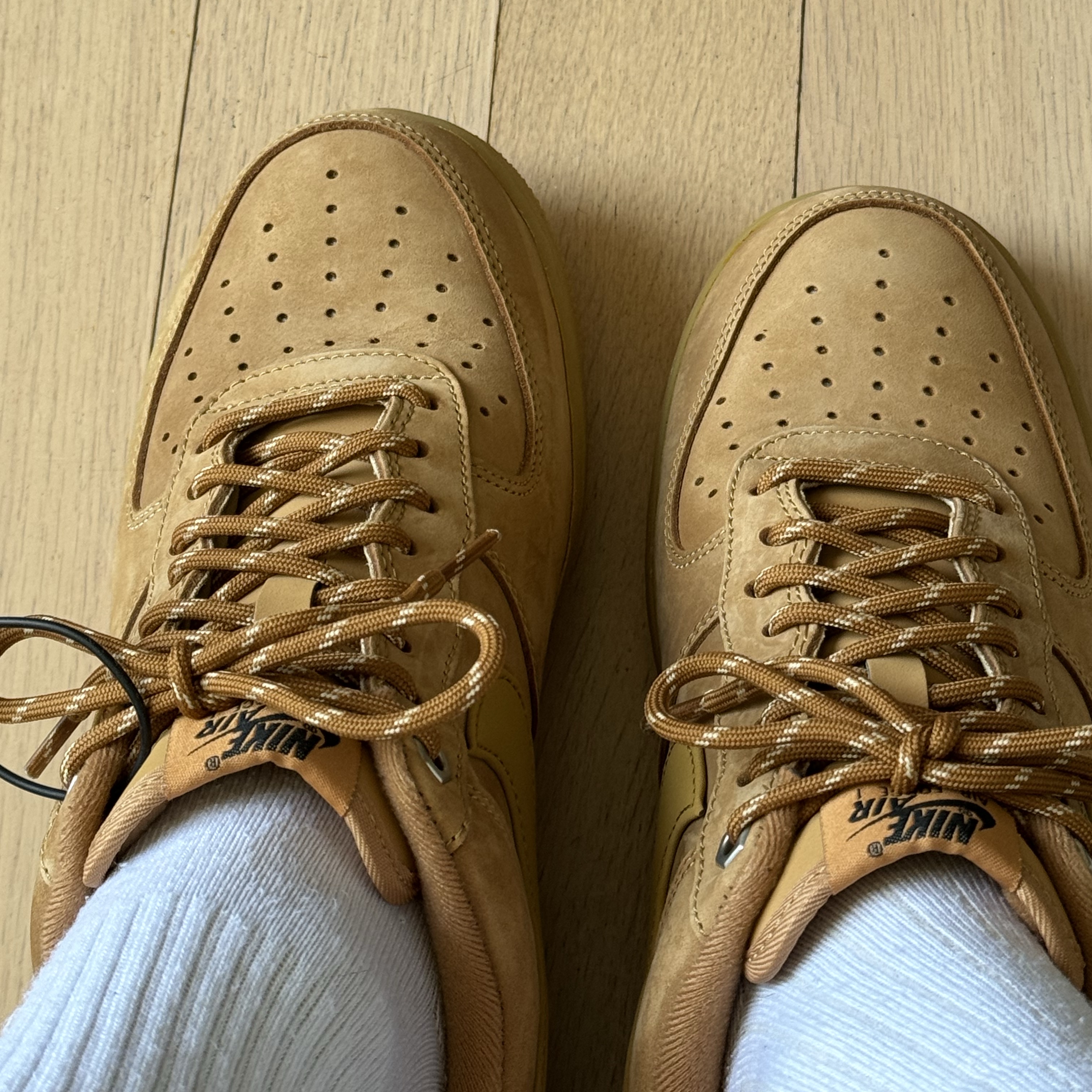 Nike Air Force 1 '07 WB Flax 착용 스타일