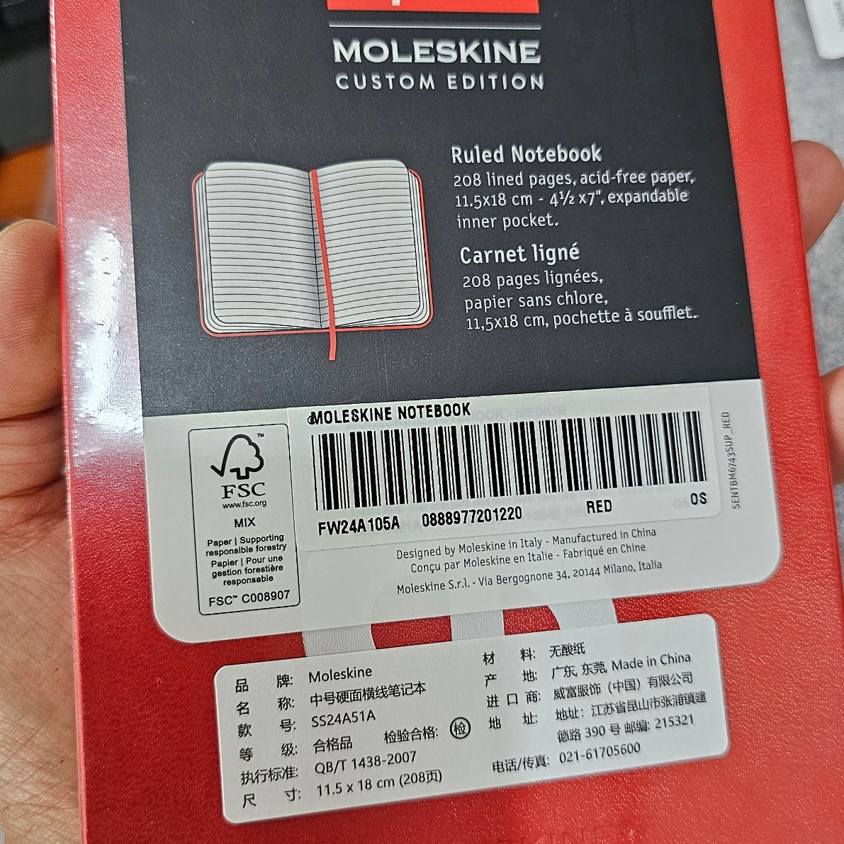 Supreme x Moleskine Notebook Red - 24FW, Supreme x Moleskine Pocket Notebook Black - 24FW 착용 스타일 - 3