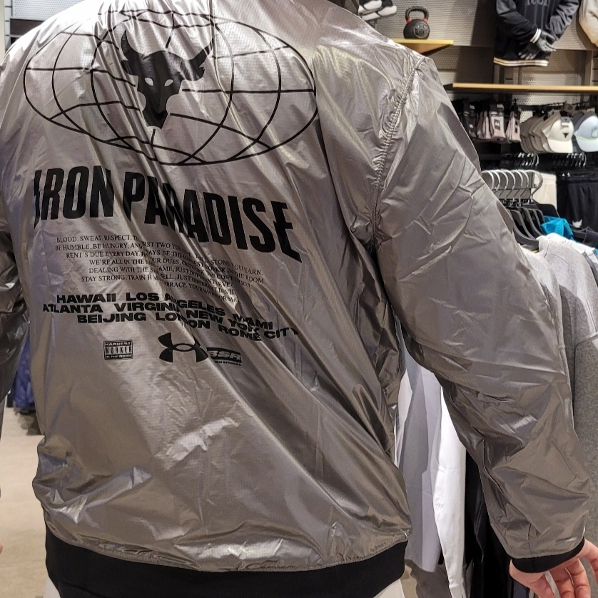 Under Armour Project Rock Disrupt Bomber Jacket Metallic Tin Black 착용 스타일 - 2