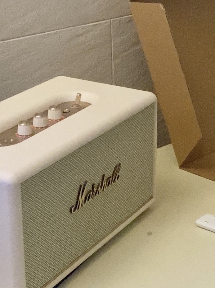 Marshall Stanmore III Bluetooth Cream (Korean Ver.) 착용 스타일