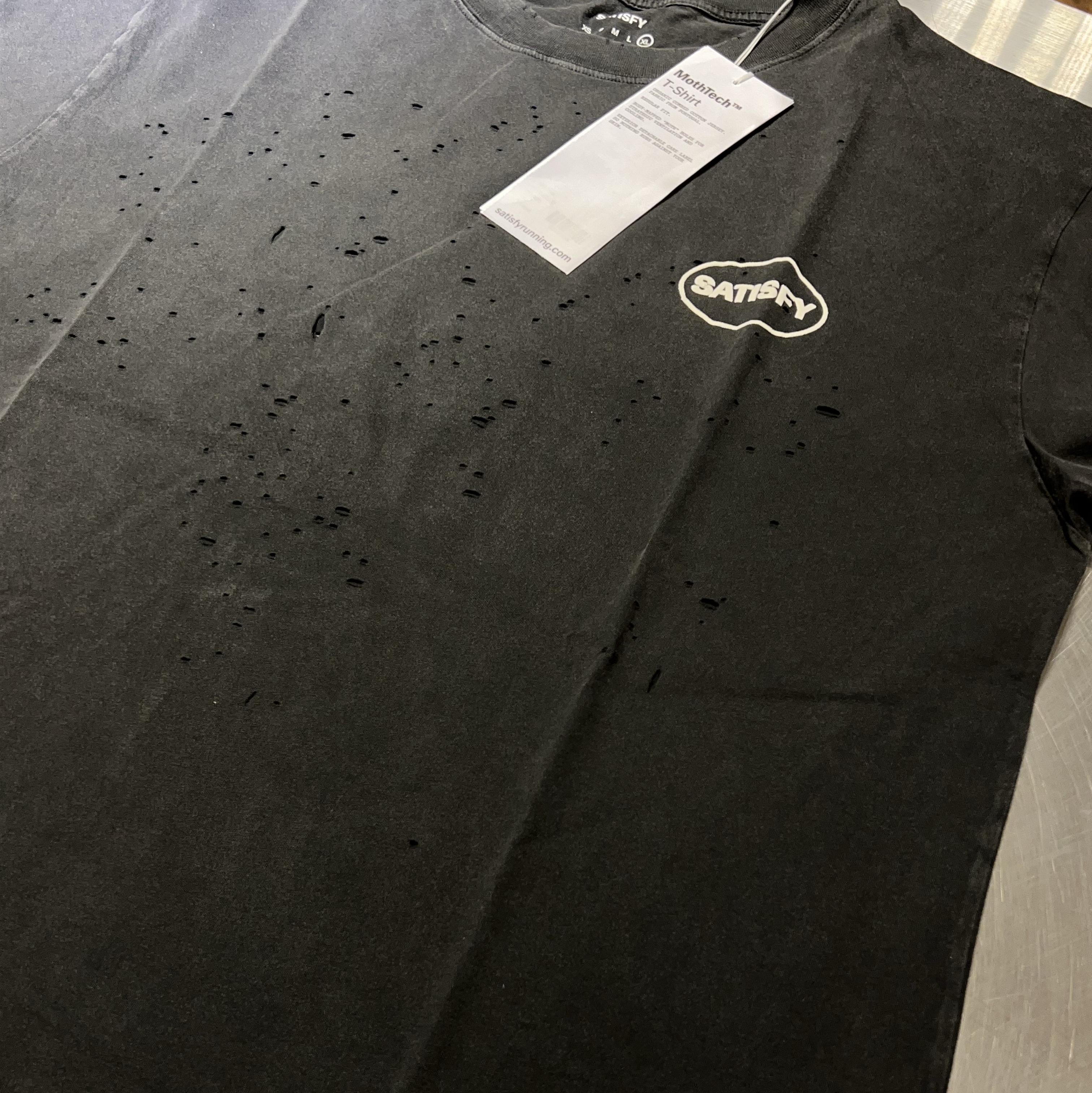 Satisfy Mothtech T-Shirt Aged Black 착용 스타일 - 3