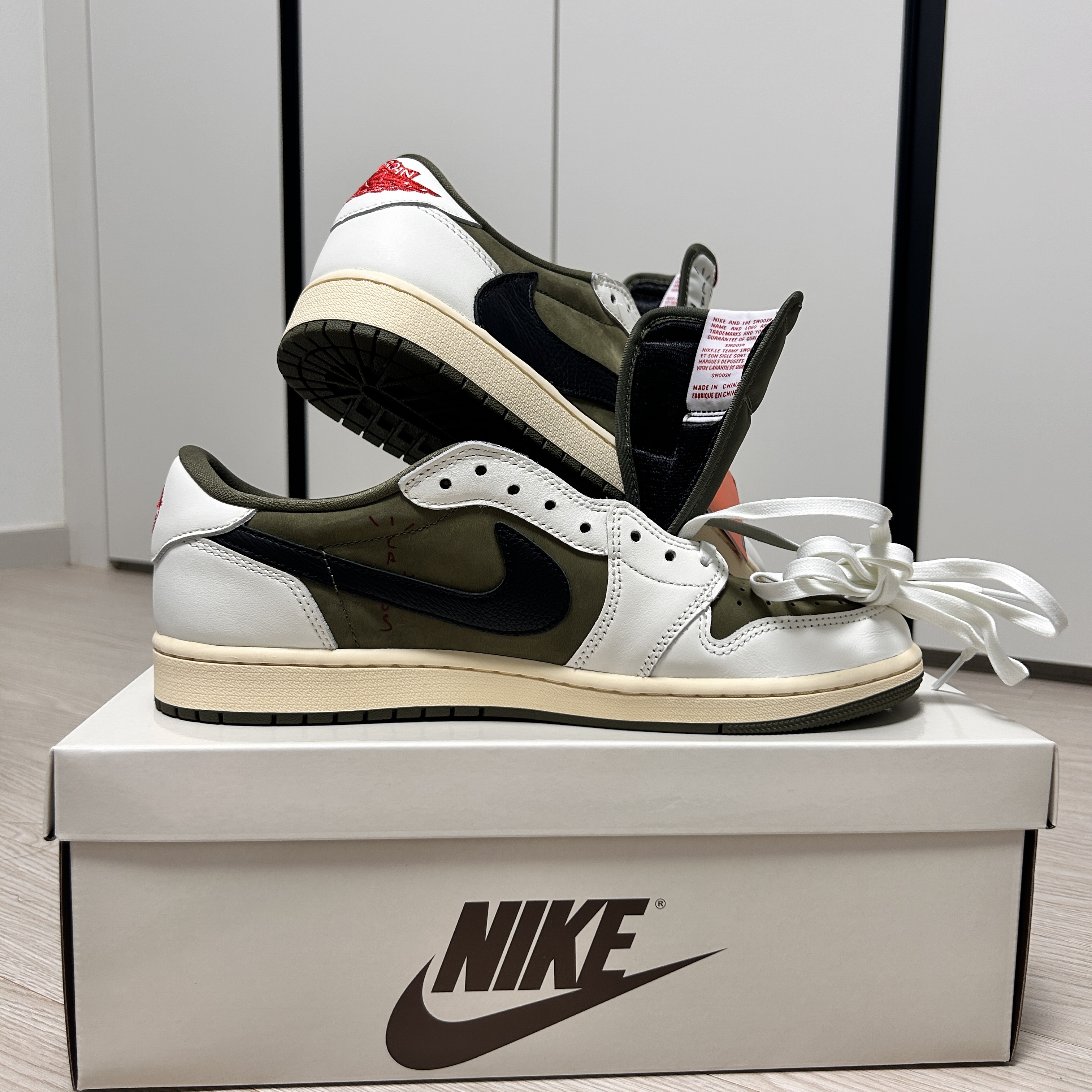 Jordan 1 x Travis Scott Retro Low OG SP Reverse Olive 착용 스타일