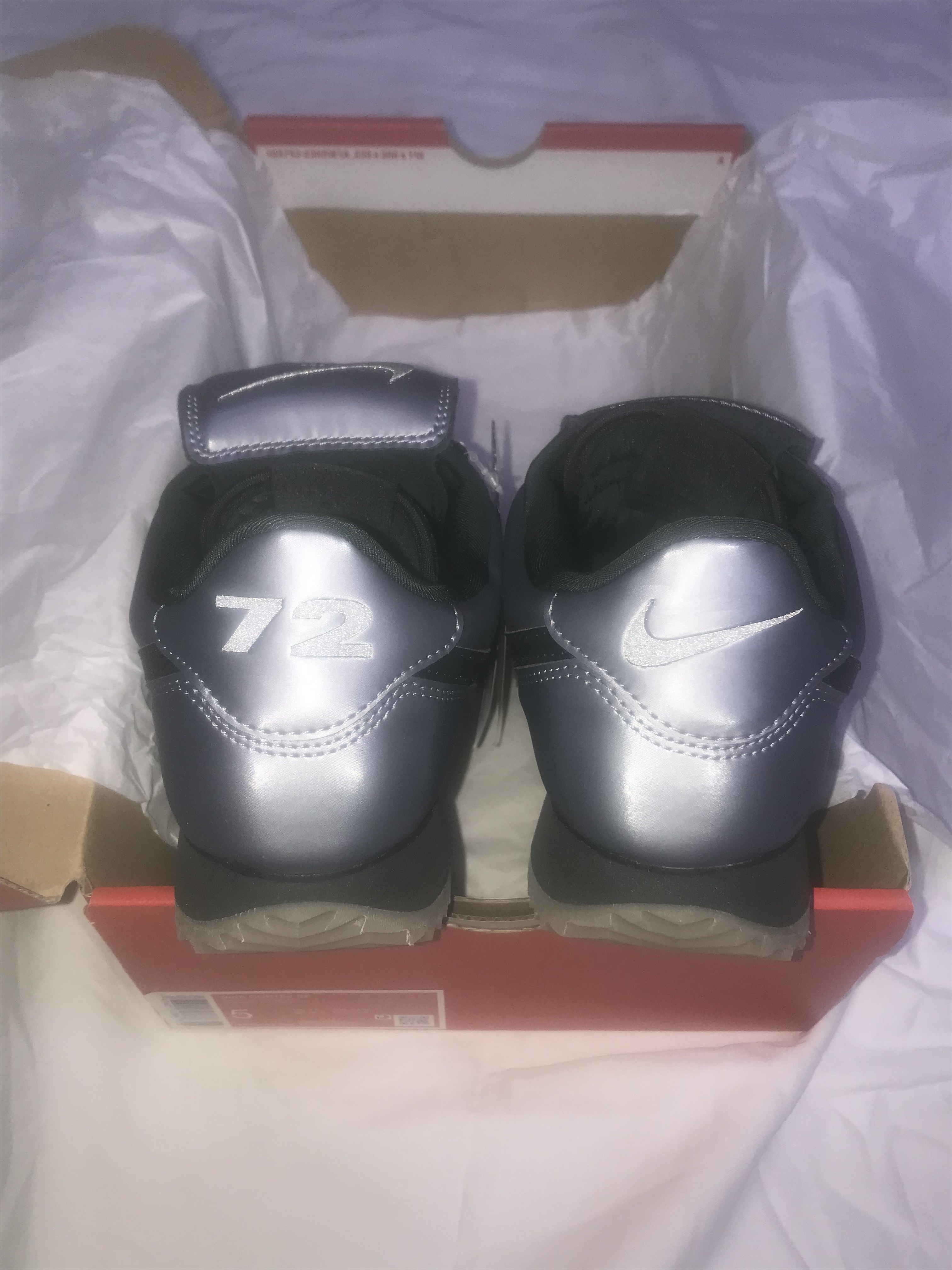 Nike Cortez Leather SE Metallic Cool Grey Black 착용 스타일