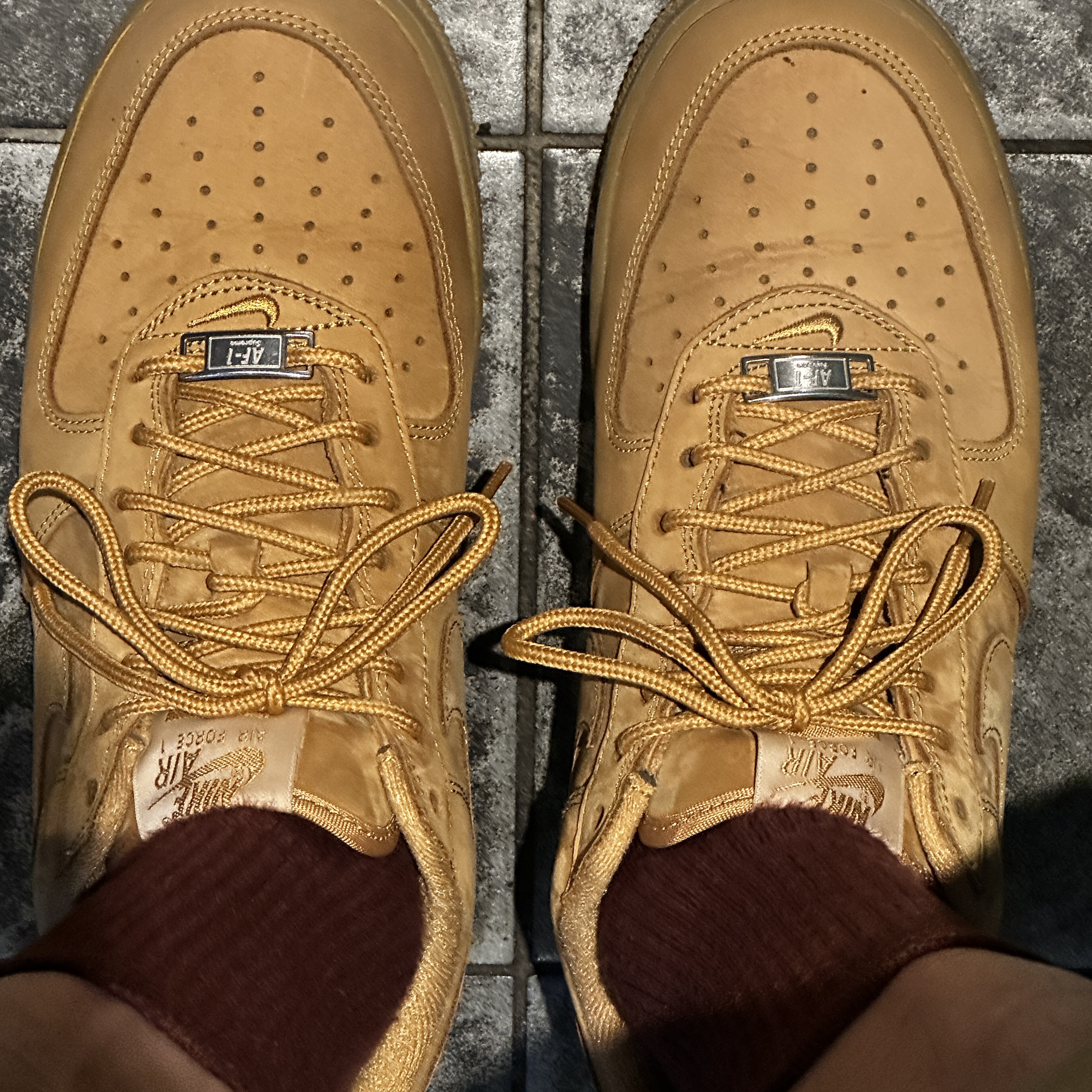 Nike x Supreme Air Force 1 Low Flax 착용 스타일