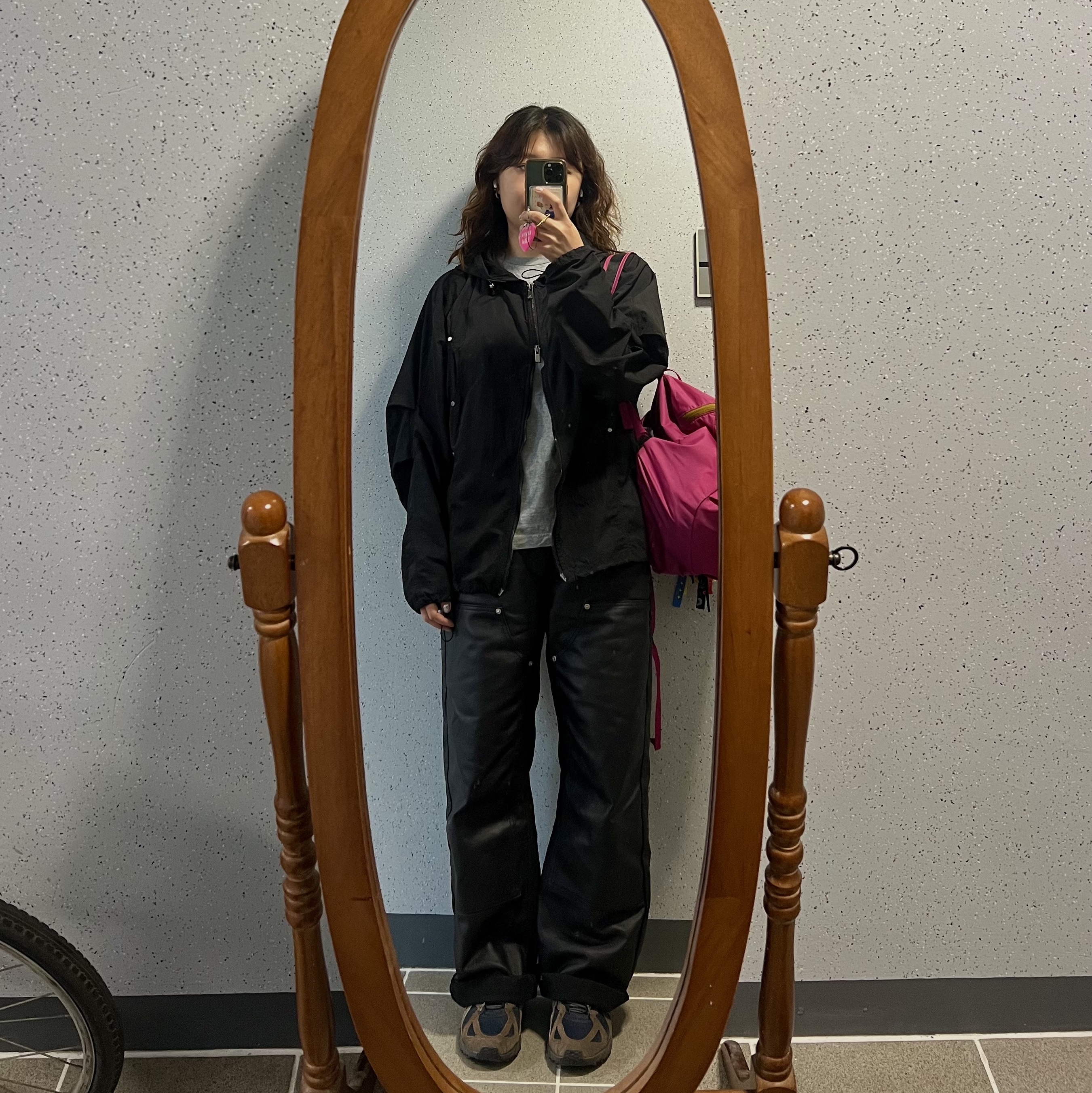 Arc'teryx Heliad 15 Backpack Amaranthus, New Balance ML610T Dark Mushroom - D Standard 착용 스타일