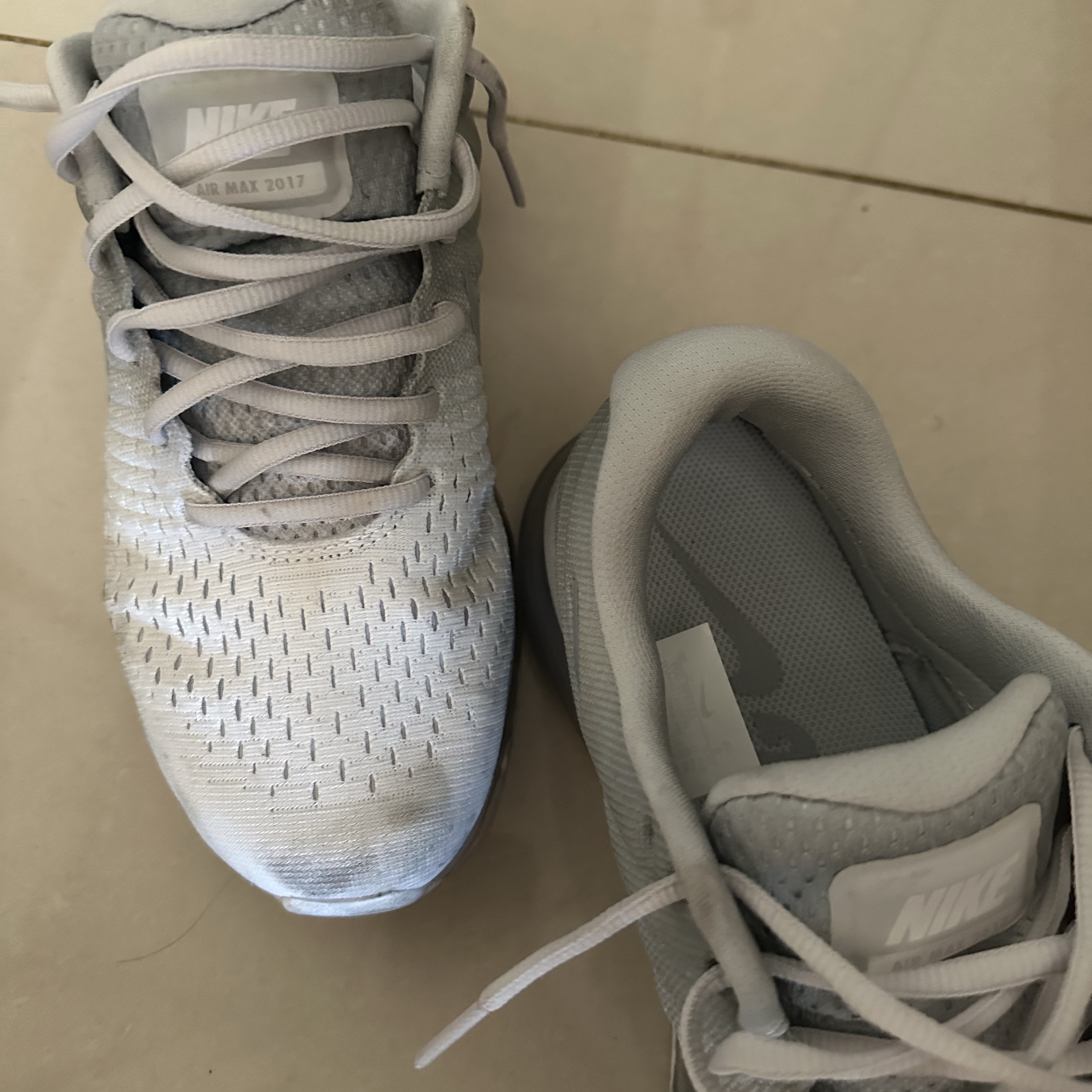 Nike Air Max 2017 Pure Platinum 착용 스타일
