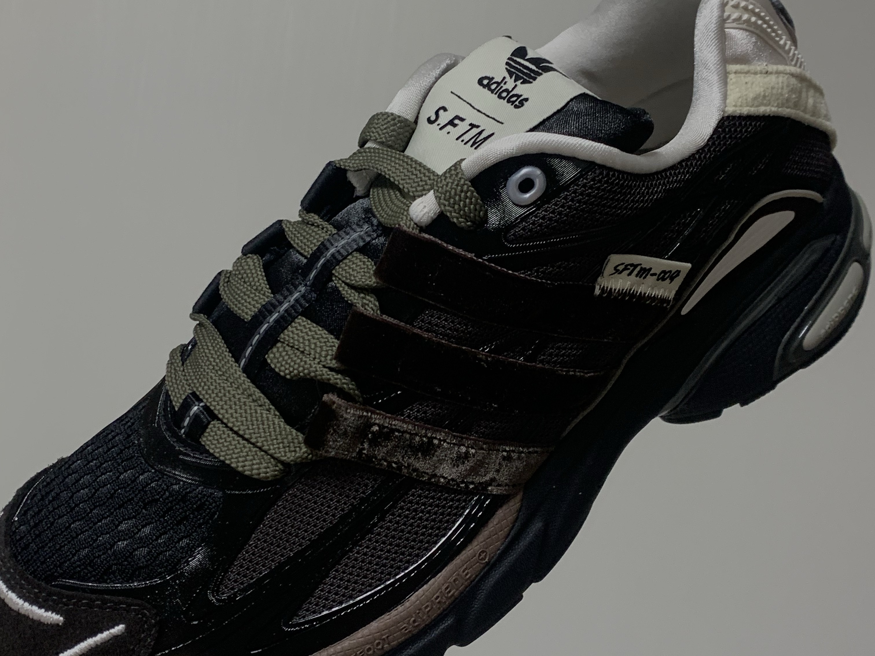 Adidas x Song for the Mute Adistar Cushion Core Black Dark Brown 착용 스타일 - 2