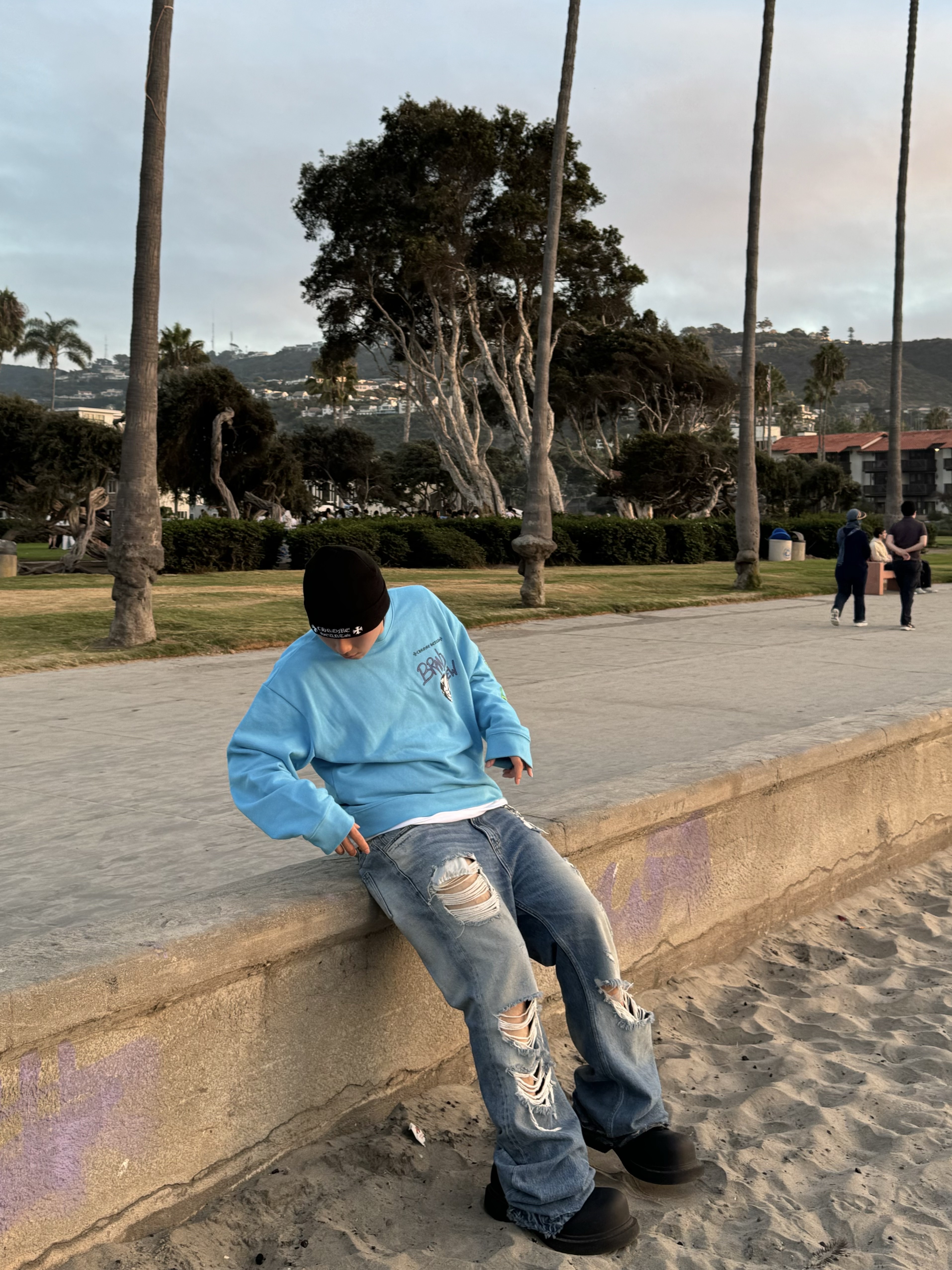 Chrome Hearts Matty Boy Brain New Sweatshirt Blue, Balenciaga Steroid Derby Black 착용 스타일