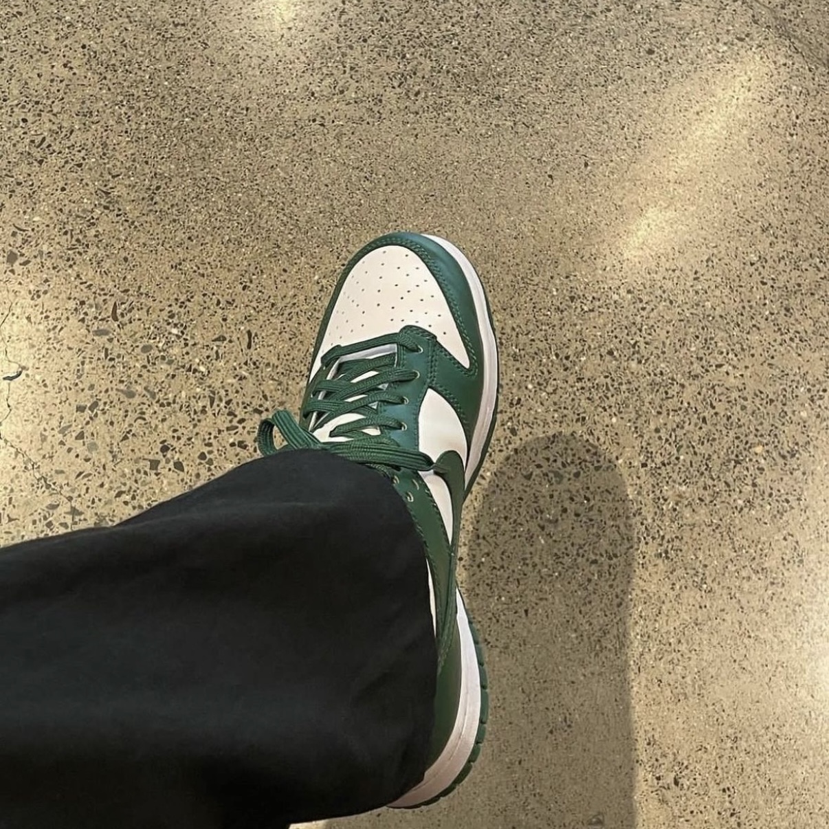 Nike Dunk Low Retro Varsity Green 착용 스타일