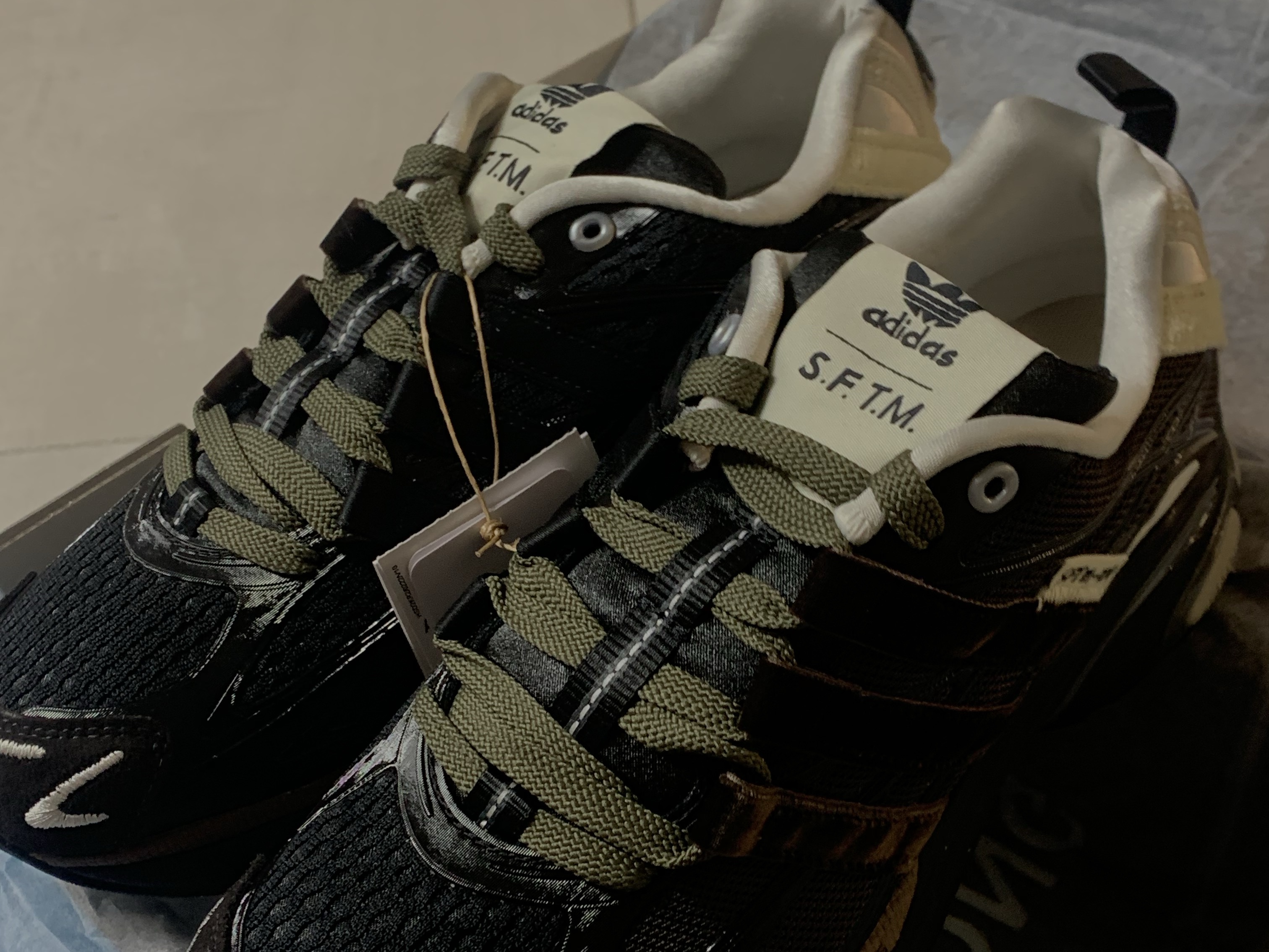 Adidas x Song for the Mute Adistar Cushion Core Black Dark Brown 착용 스타일 - 1