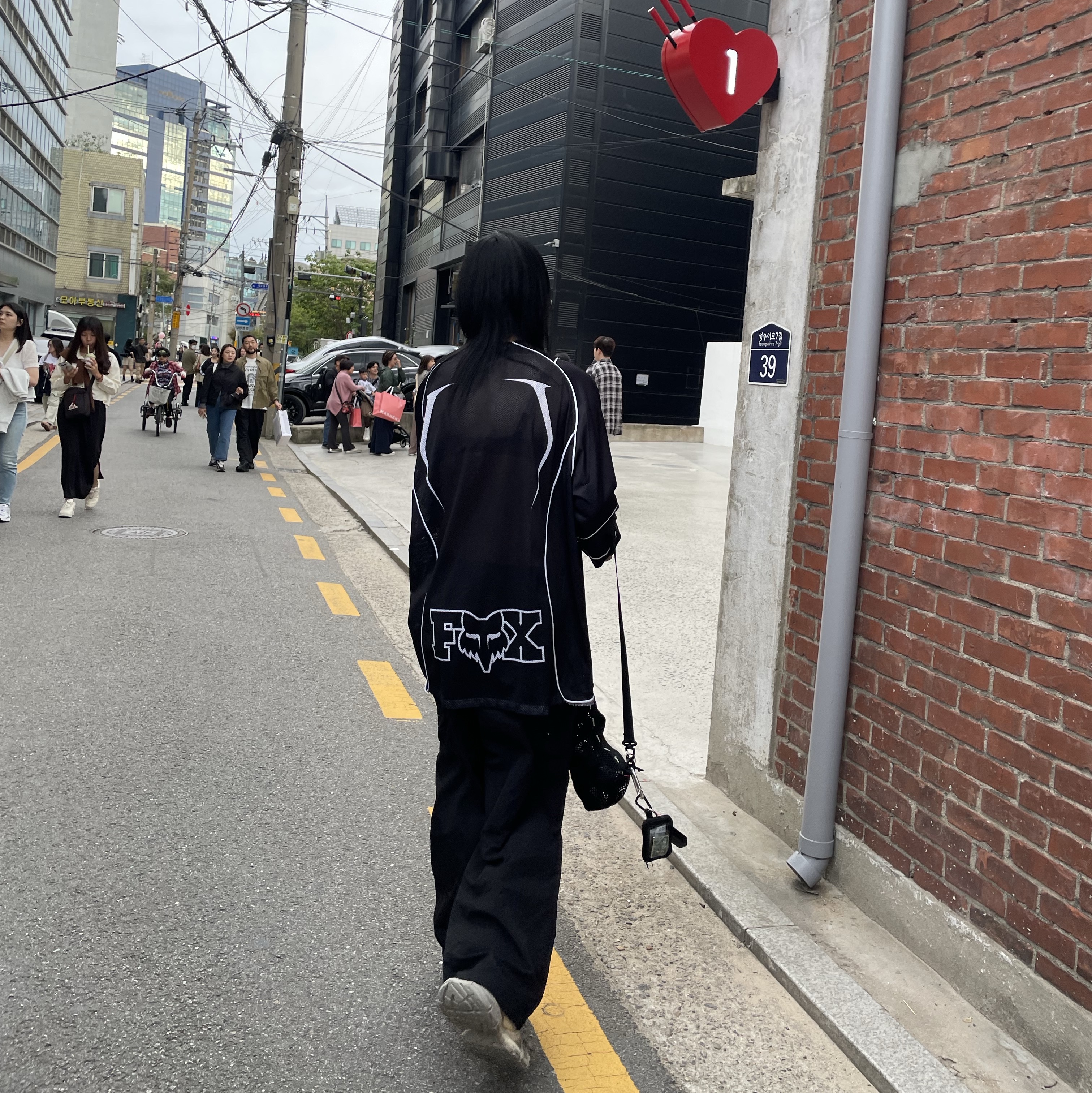Supreme x Fox Racing Jersey Black - 23FW, Balenciaga 3XL Sneakers Light Beige 착용 스타일 - 6