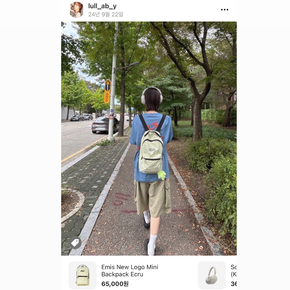 Emis New Logo Mini Backpack Ecru 착용 스타일