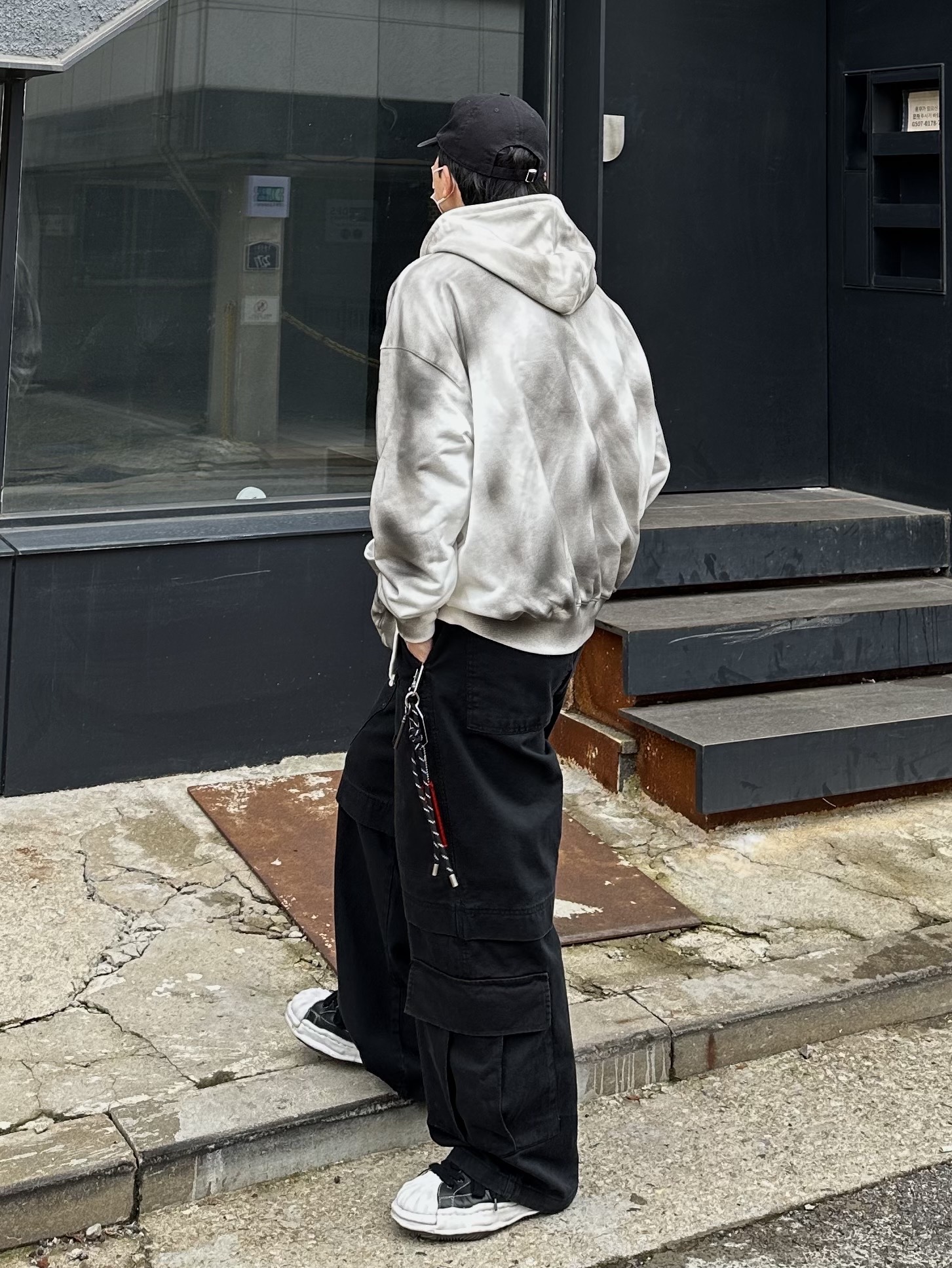 Maison Mihara Yasuhiro Blakey OG Sole Canvas Low-top Sneakers Black White, Maison Mihara Yasuhiro Blakey OG Sole Leather Low-top Sneakers Black 착용 스타일 - 6