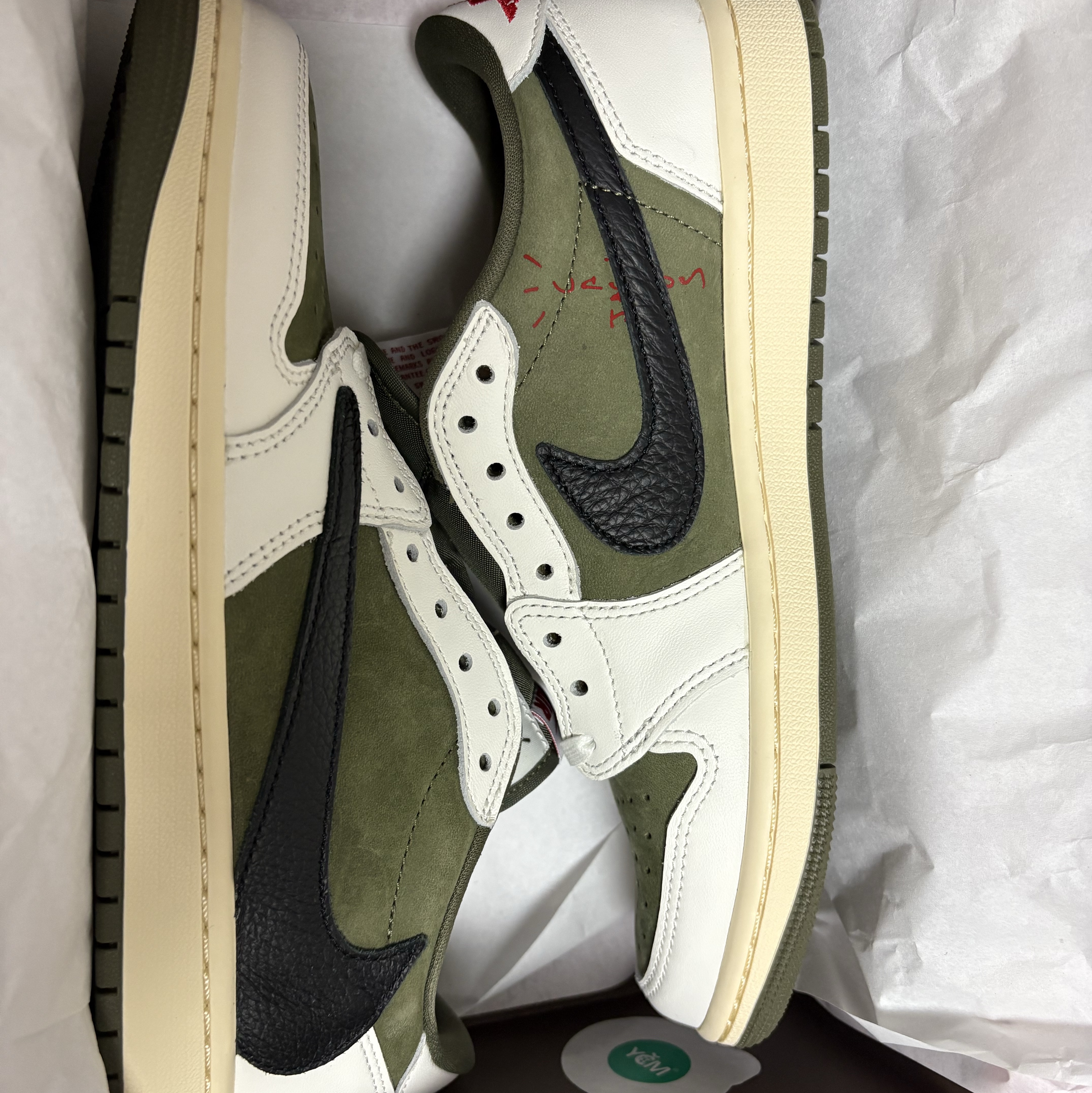 Jordan 1 x Travis Scott Retro Low OG SP Reverse Olive 착용 스타일