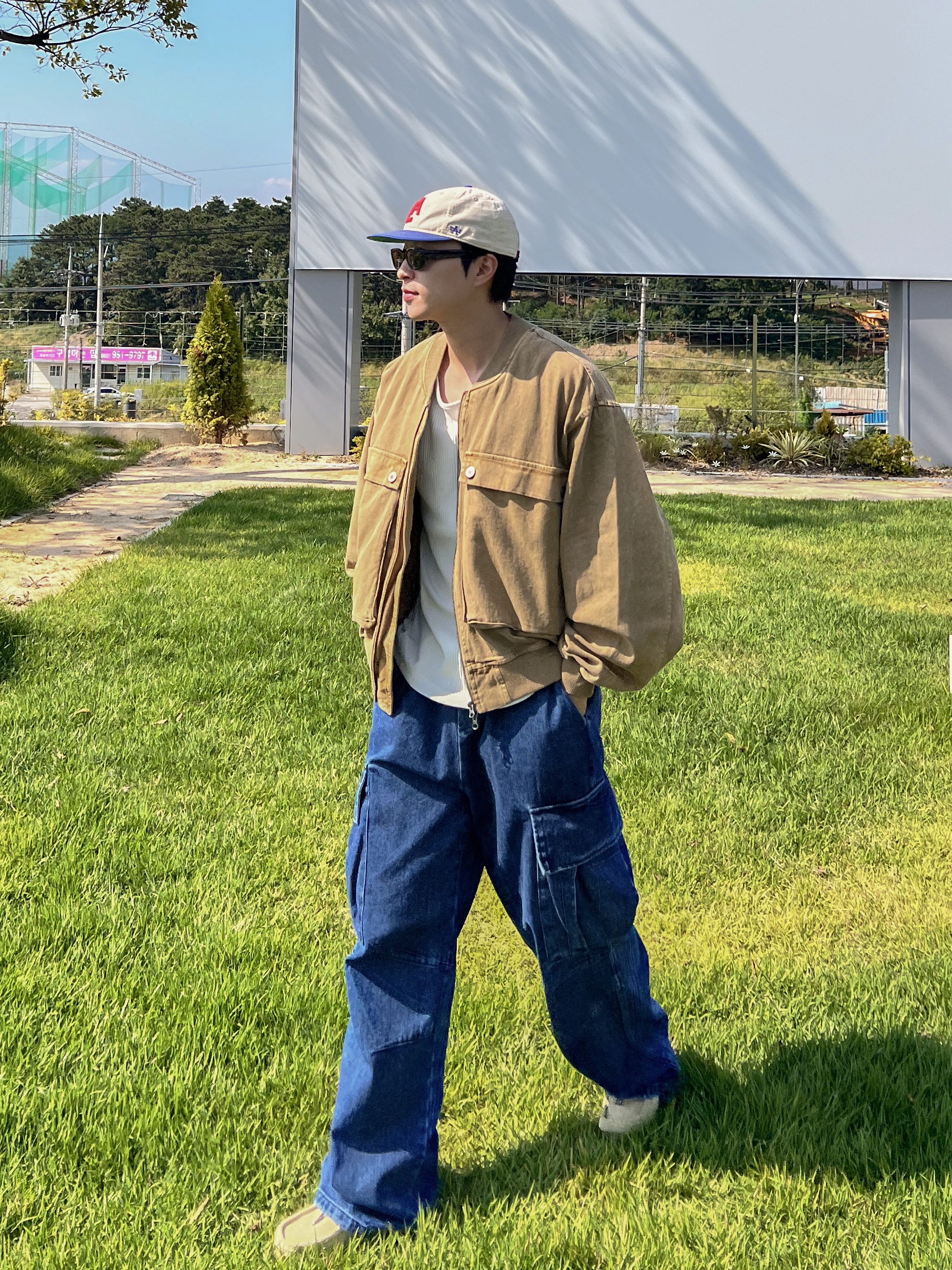 Clarks Wallabee Maple Suede 착용 스타일 - 3