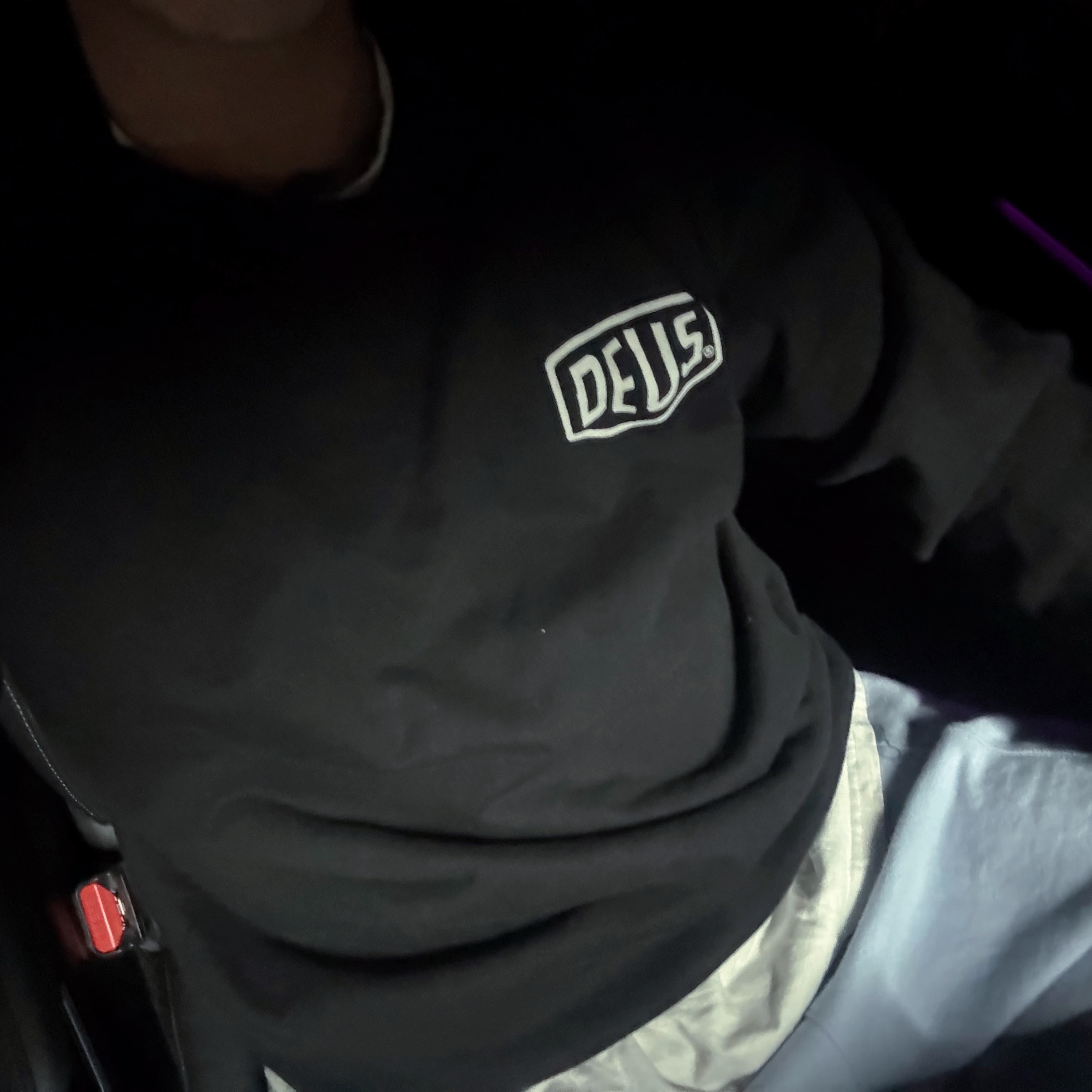 Deus Ex Machina Milano Adress Crew Black 착용 스타일