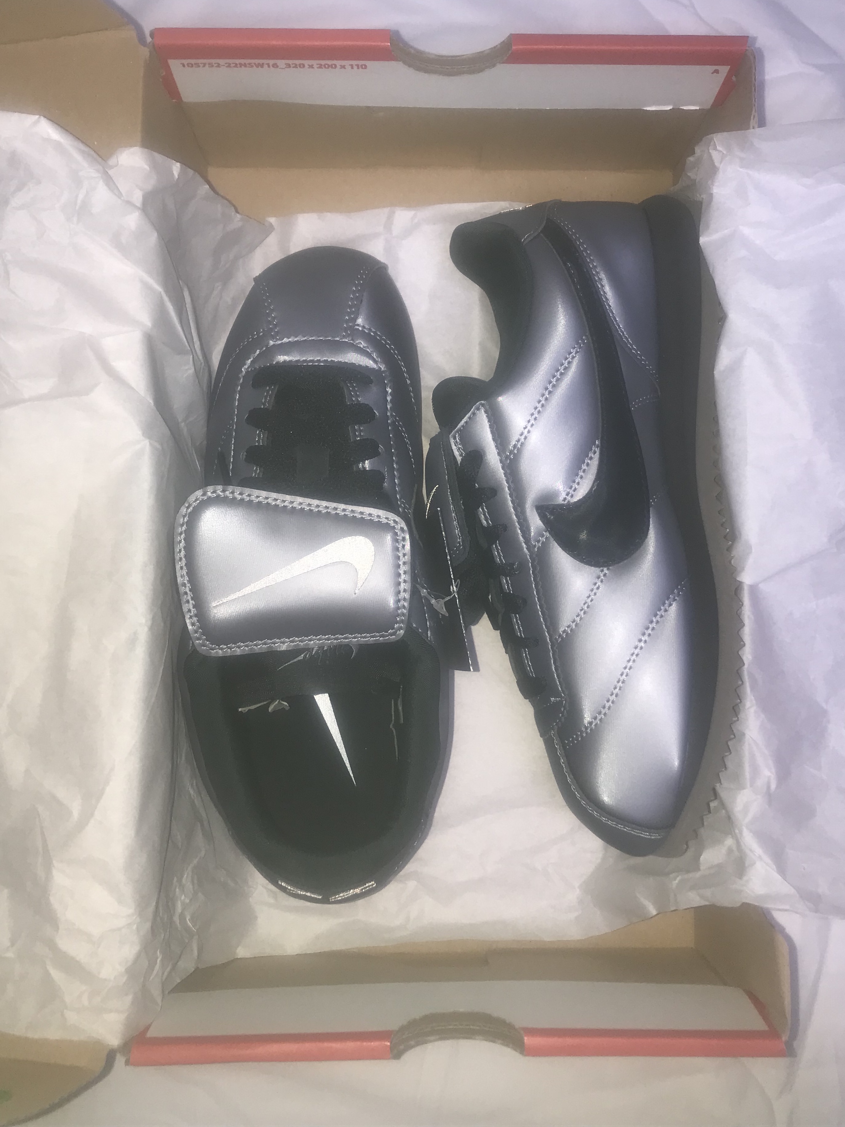 Nike Cortez Leather SE Metallic Cool Grey Black 착용 스타일
