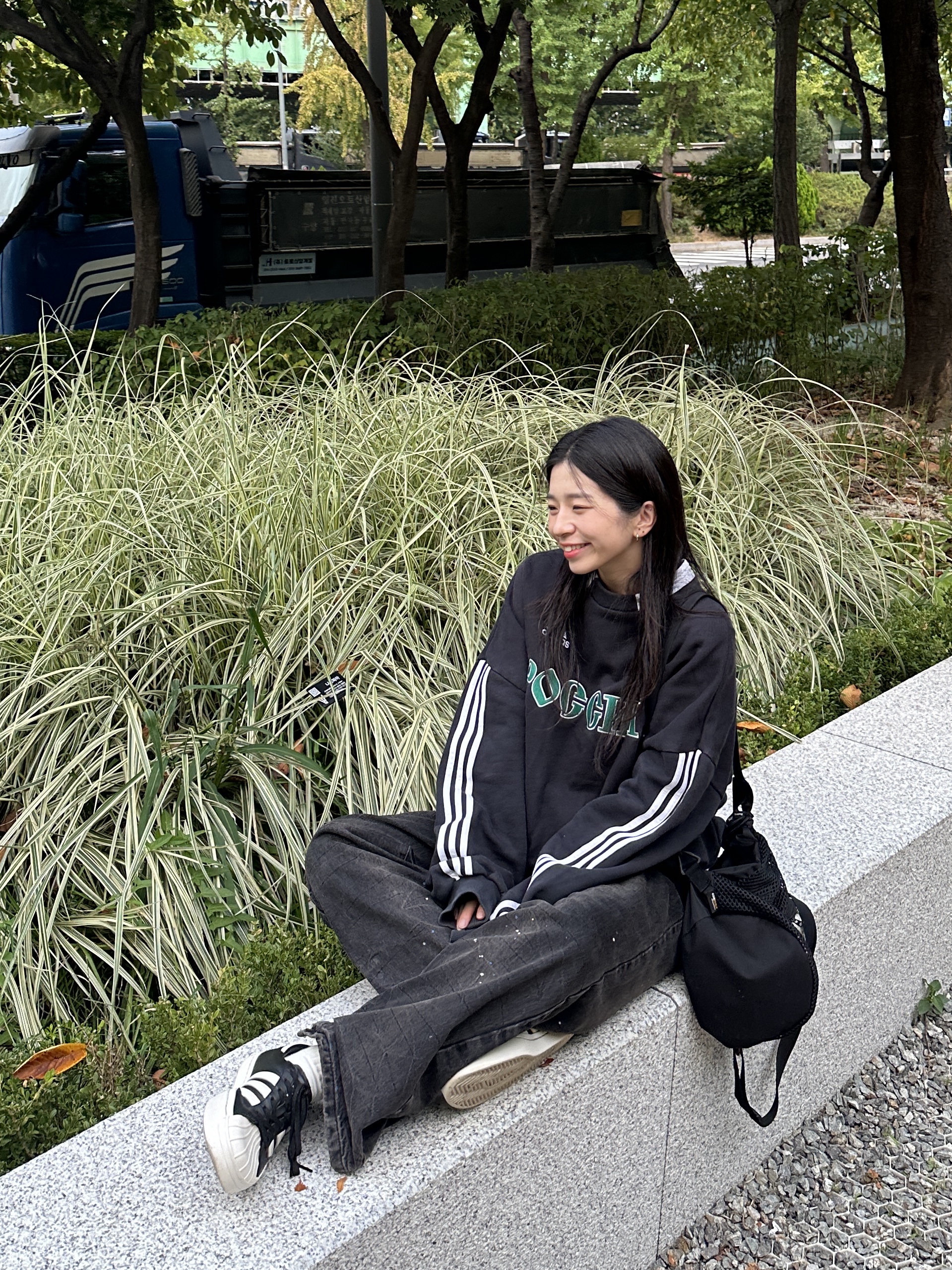 Zara x Ader Error Slit Jeans Black, Supreme Mesh Small Backpack Black - 23SS 착용 스타일 - 1