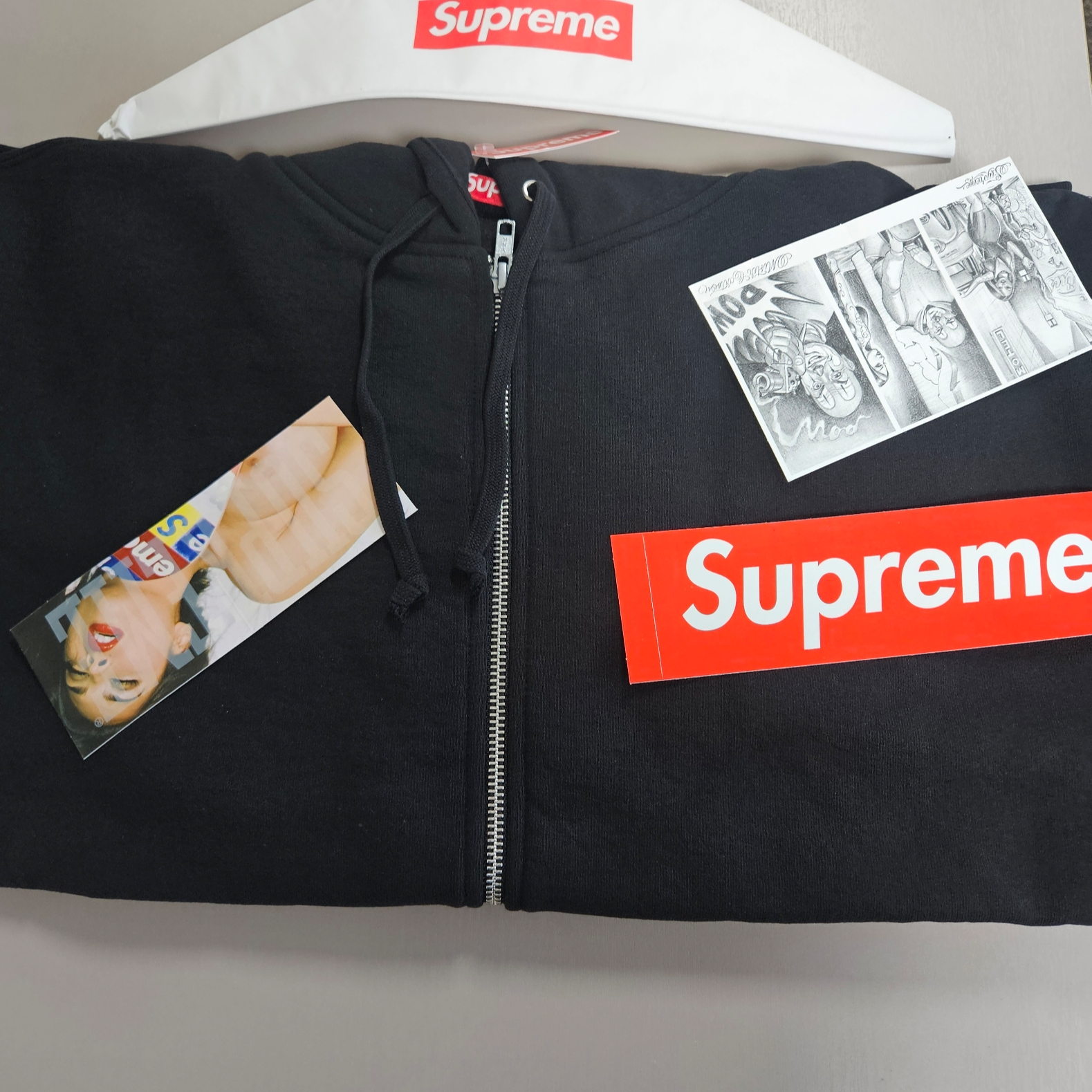 Supreme x Thrasher Zip Up Hooded Sweatshirt Black - 24FW 착용 스타일 - 1