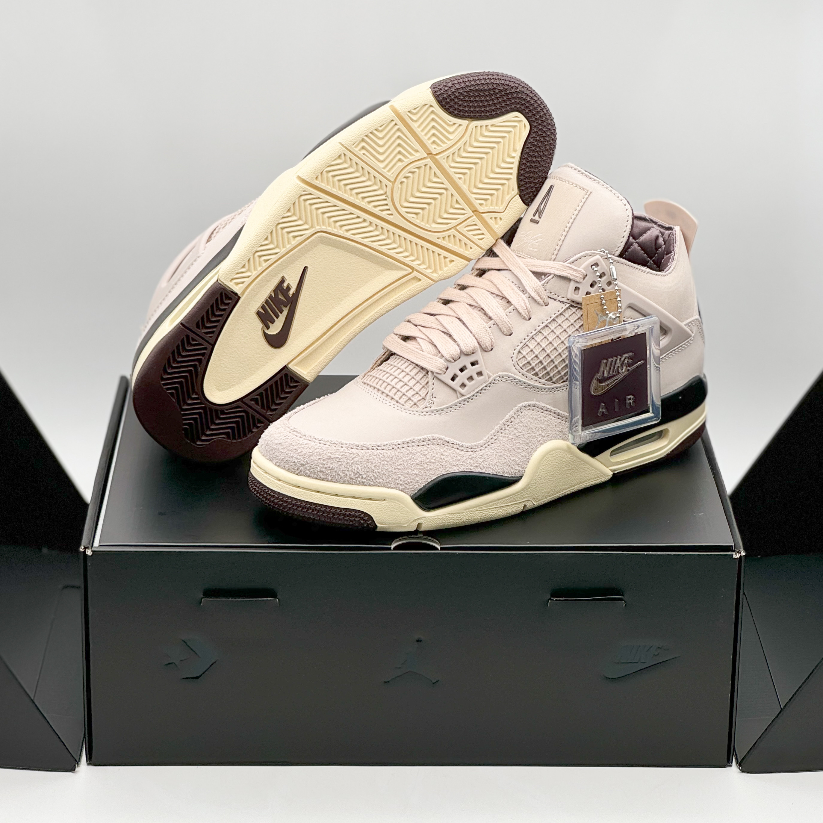 (W) Jordan 4 x A Ma Maniere Retro OG SP W.Y.W.S. 착용 스타일 - 1