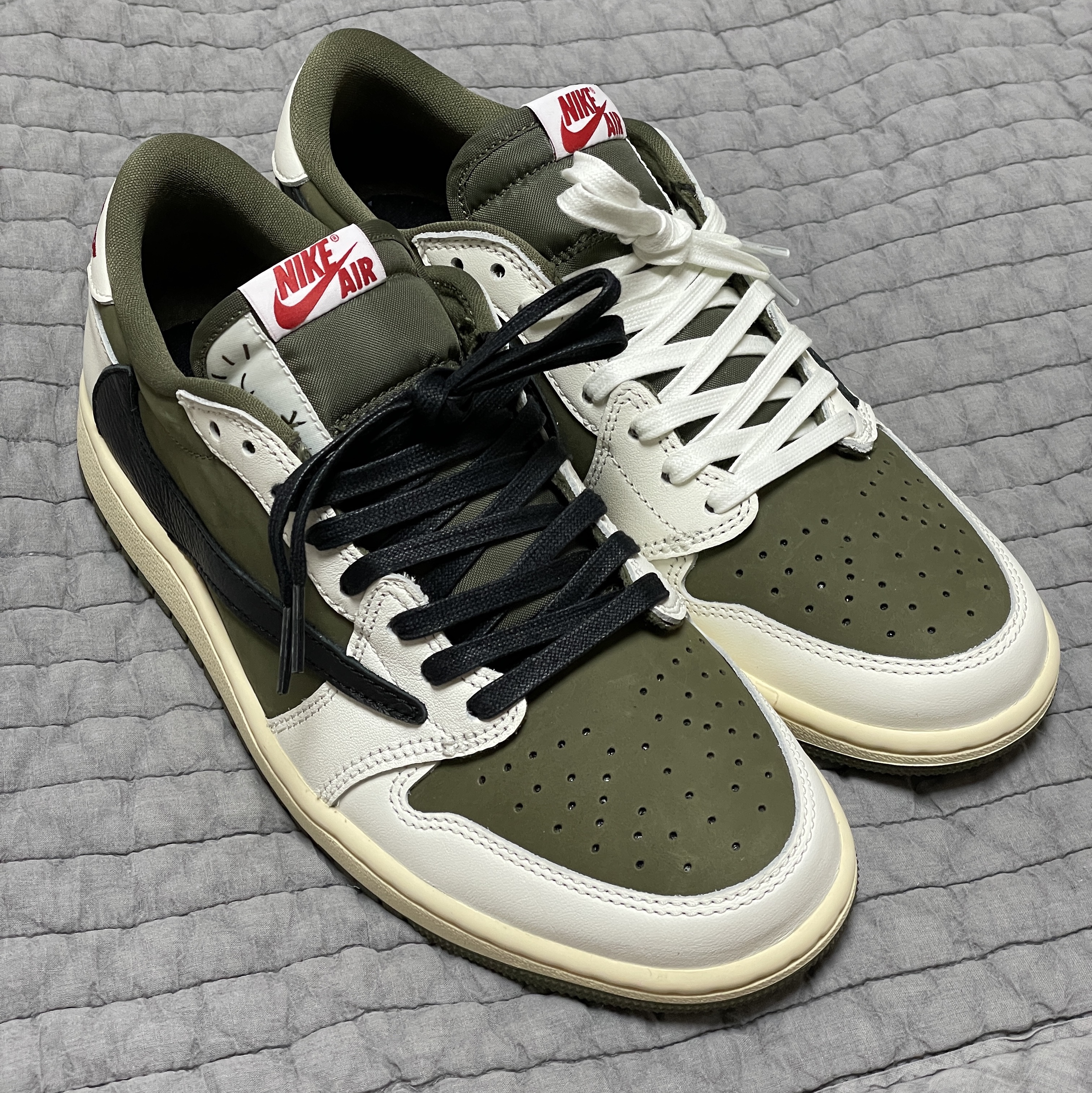 Jordan 1 x Travis Scott Retro Low OG SP Reverse Olive 착용 스타일