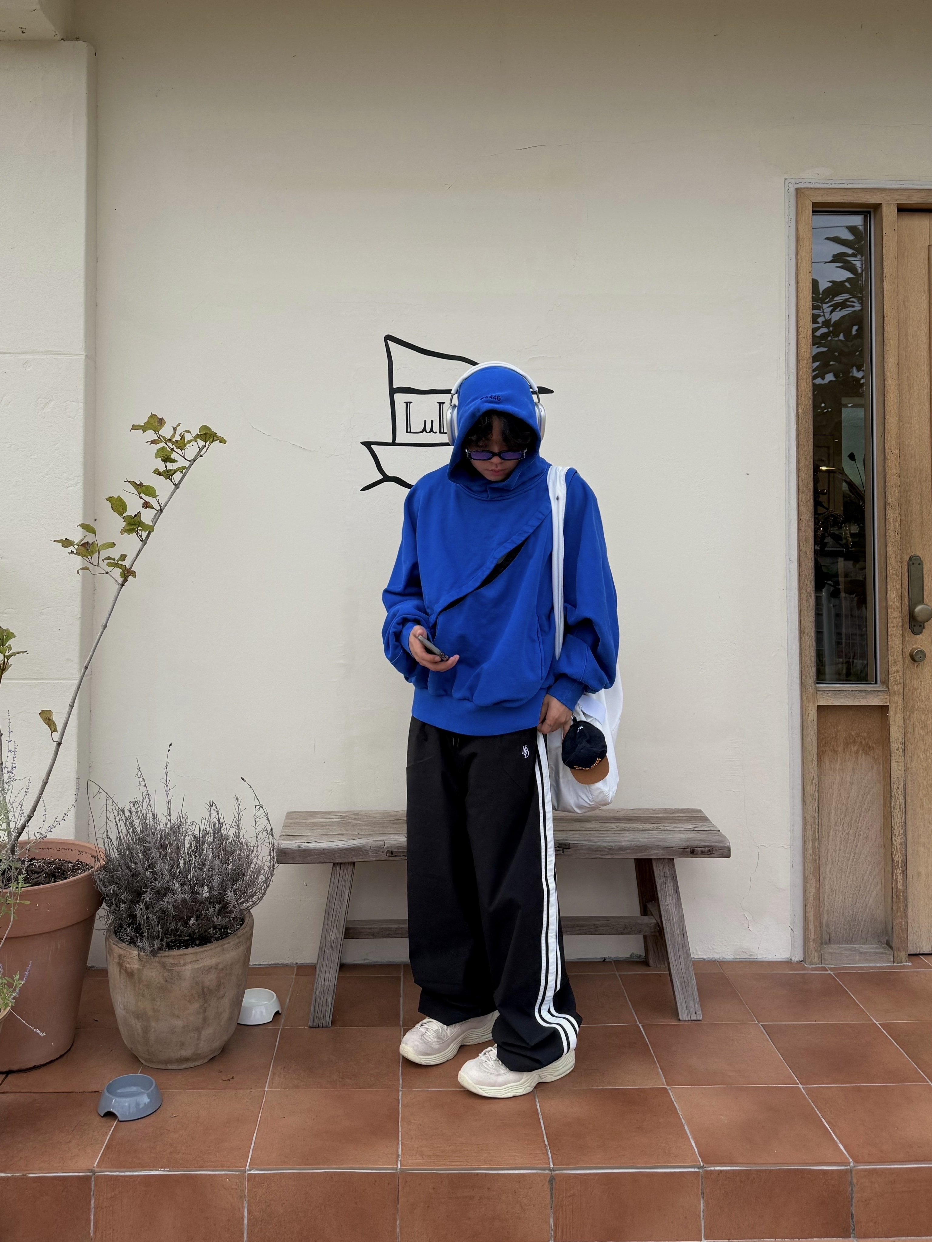 Nonnod x Shinsegae BAYC #8446 2-Piece Cropped Hoodie Washed Blue, Apple AirPods Max Lightning Silver (Korean Ver.) 착용 스타일 - 2