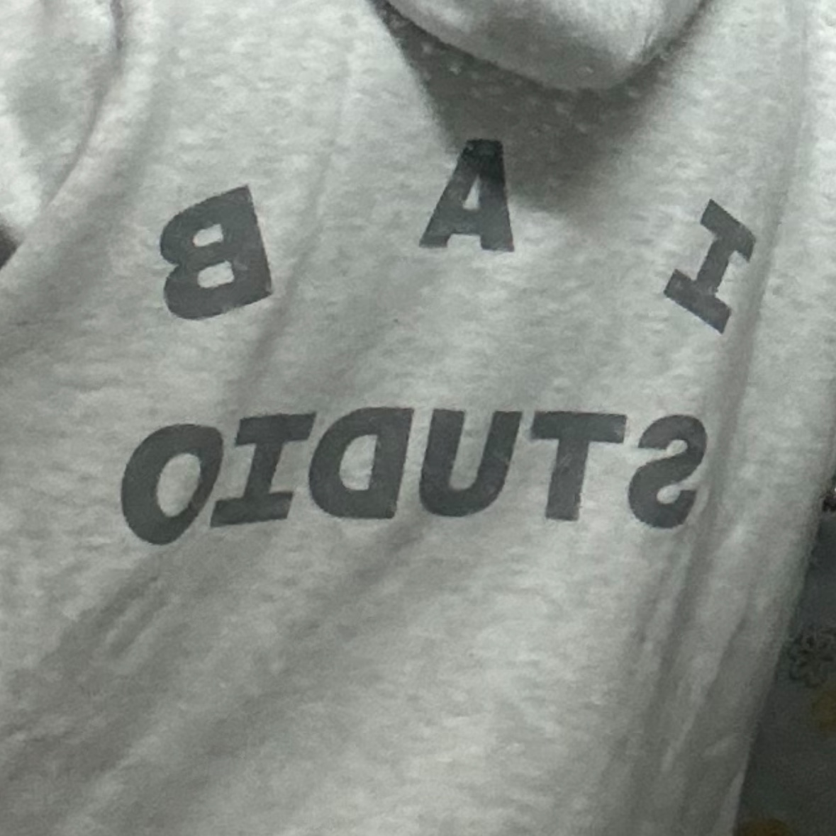 IAB Studio Hoodie Light Gray 착용 스타일