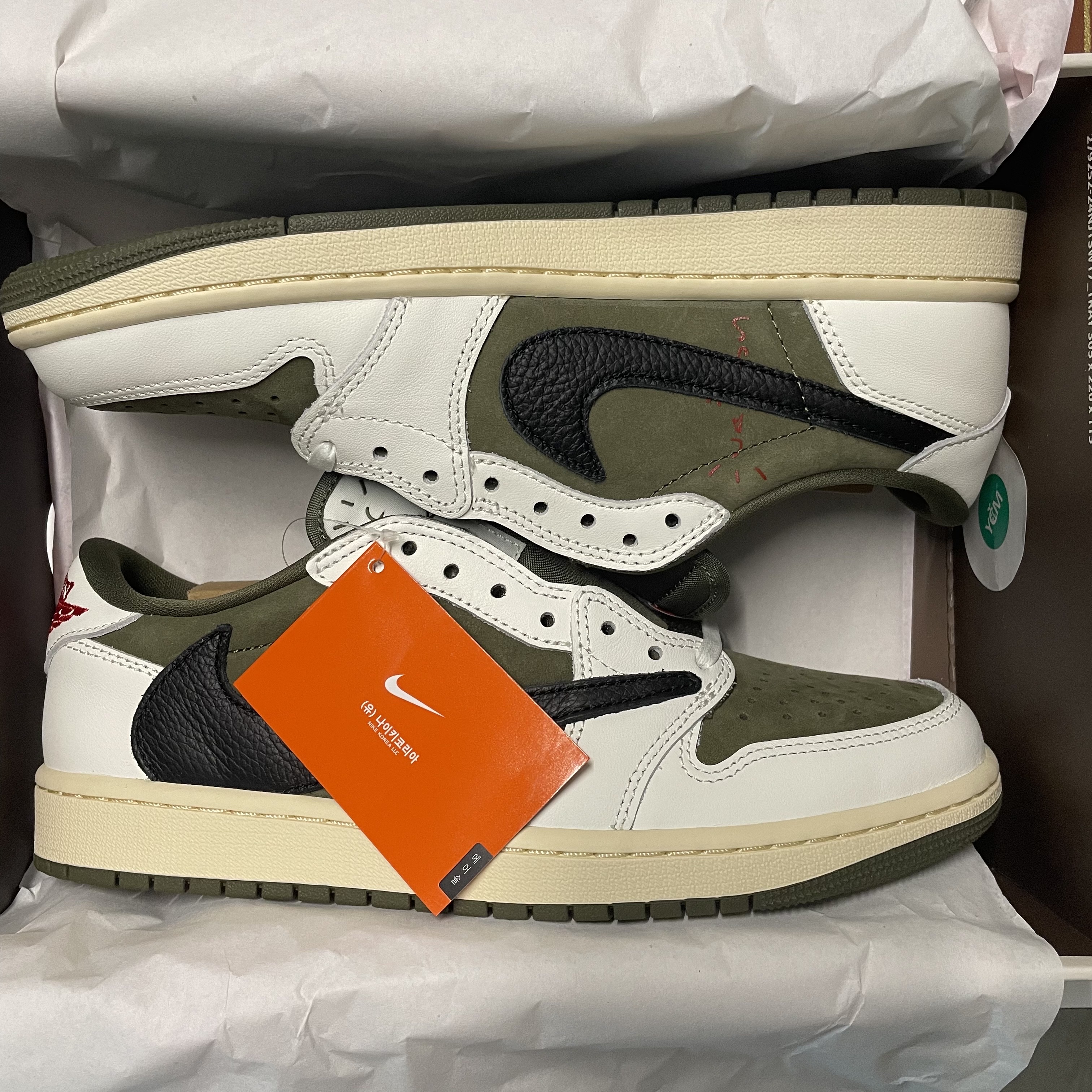 Jordan 1 x Travis Scott Retro Low OG SP Reverse Olive 착용 스타일