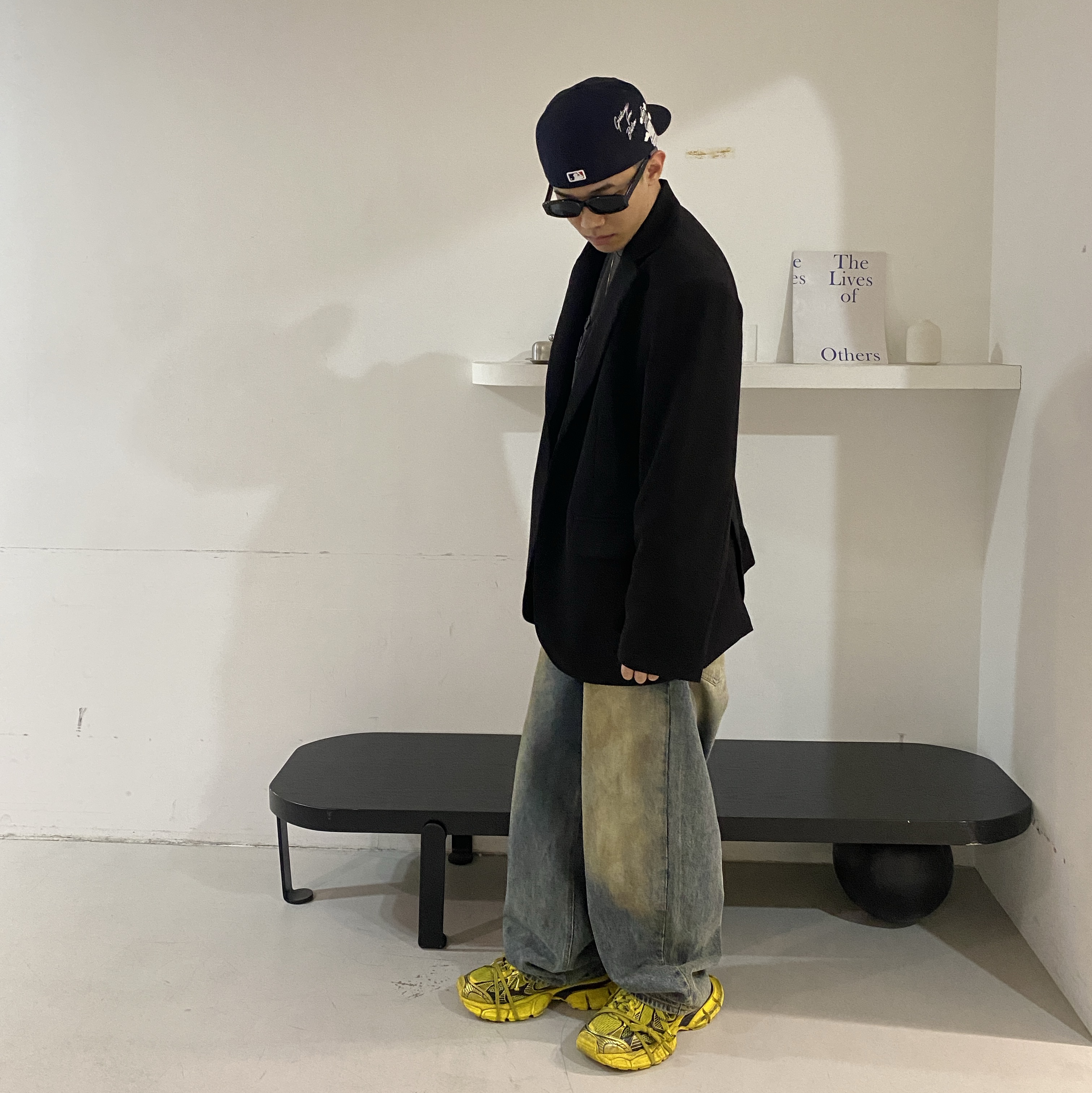 Balenciaga 3XL Sneakers Yellow Black 착용 스타일 - 1