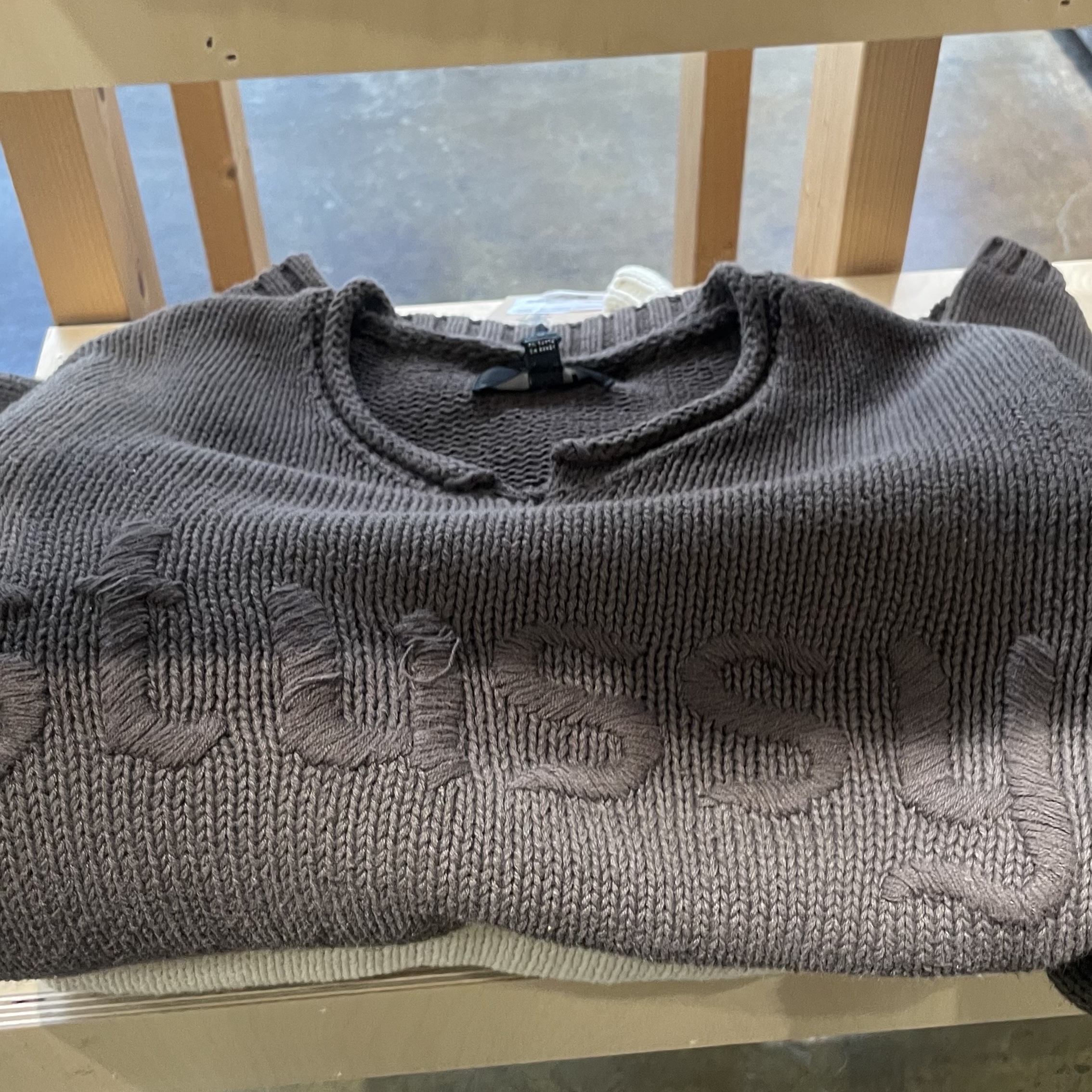 Stussy Embroidered V-Neck Logo Sweater Brown 착용 스타일