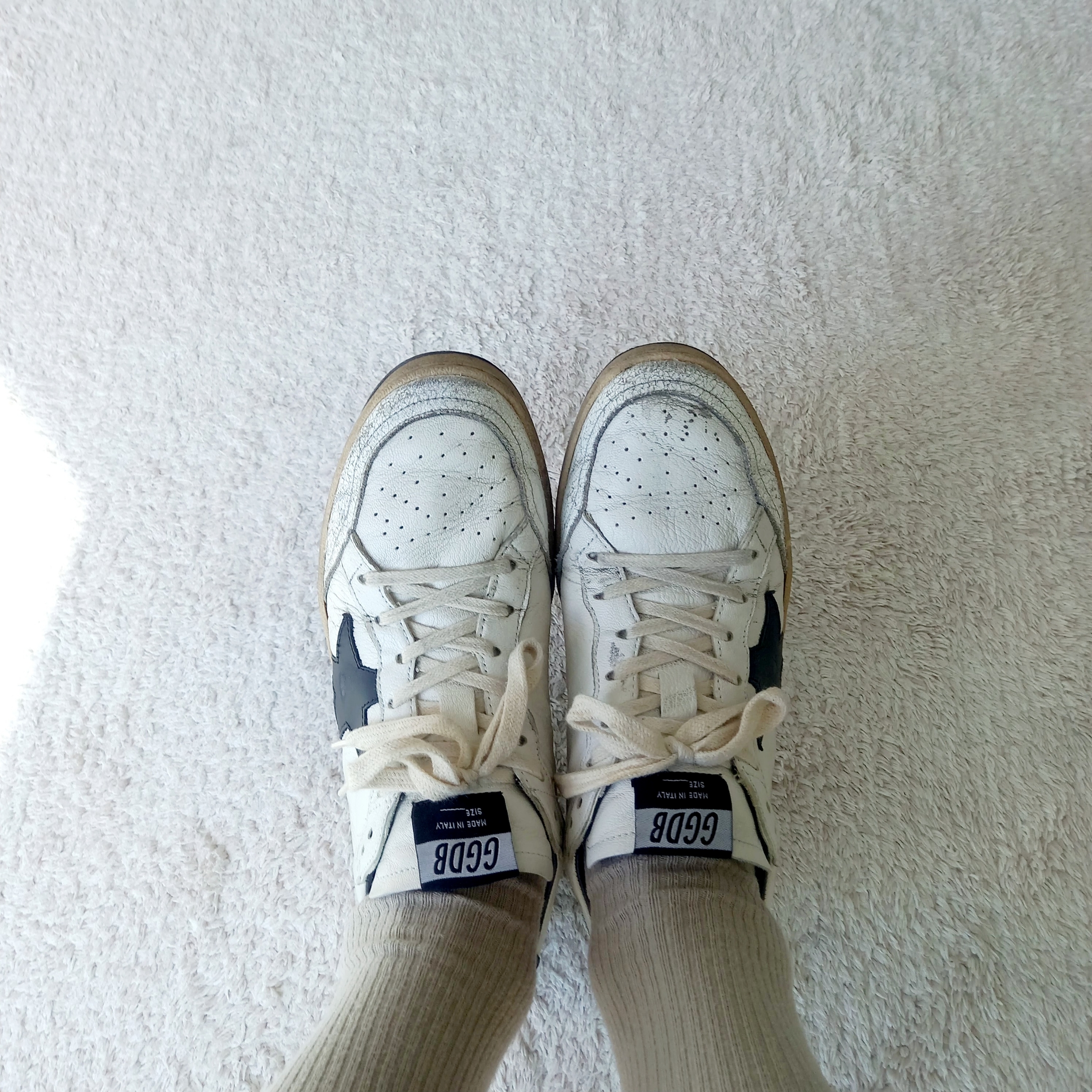 Golden Goose Ball Star White Black Leather Heel Tab Sneakers 착용 스타일 - 9