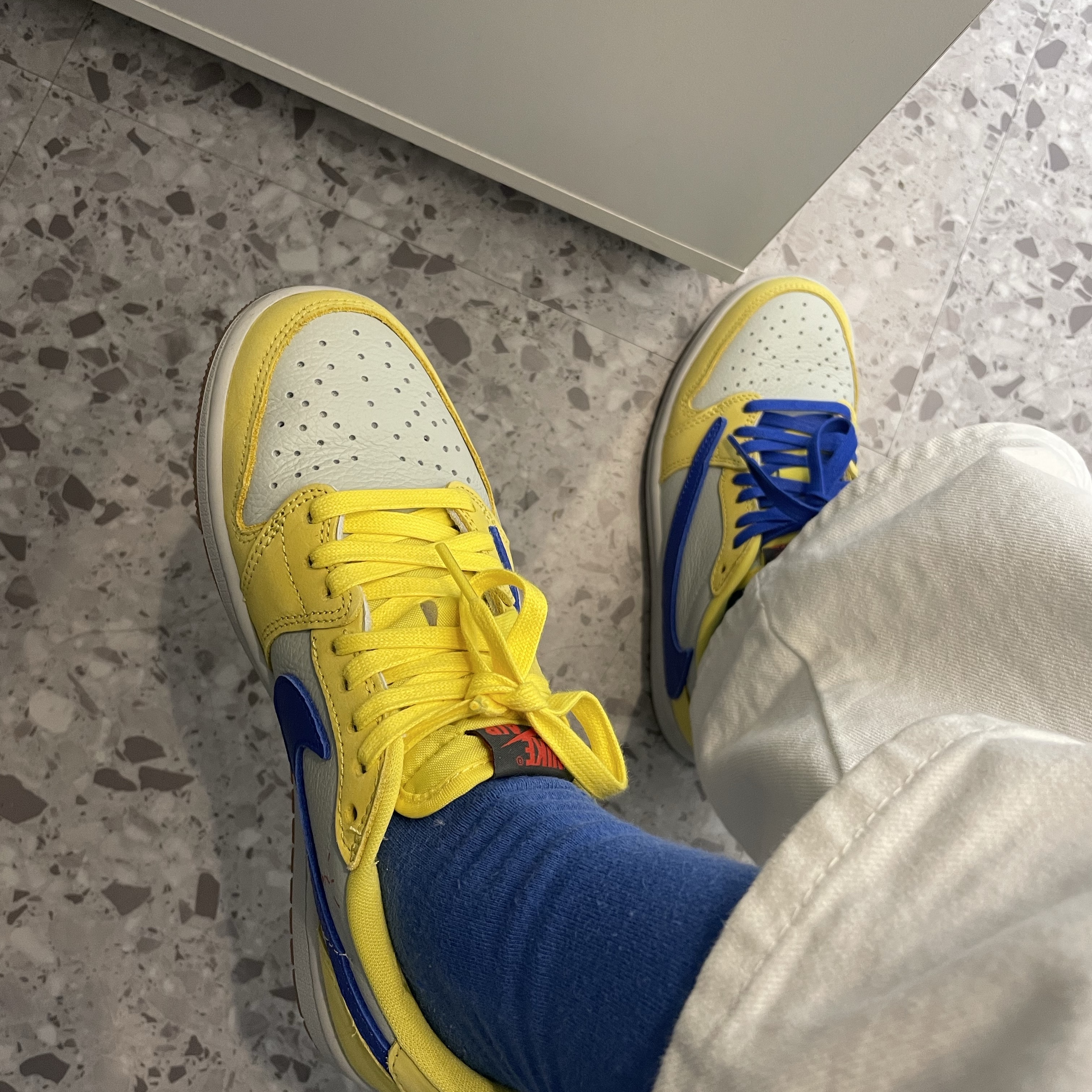(W) Jordan 1 x Travis Scott Retro Low OG SP Canary 착용 스타일